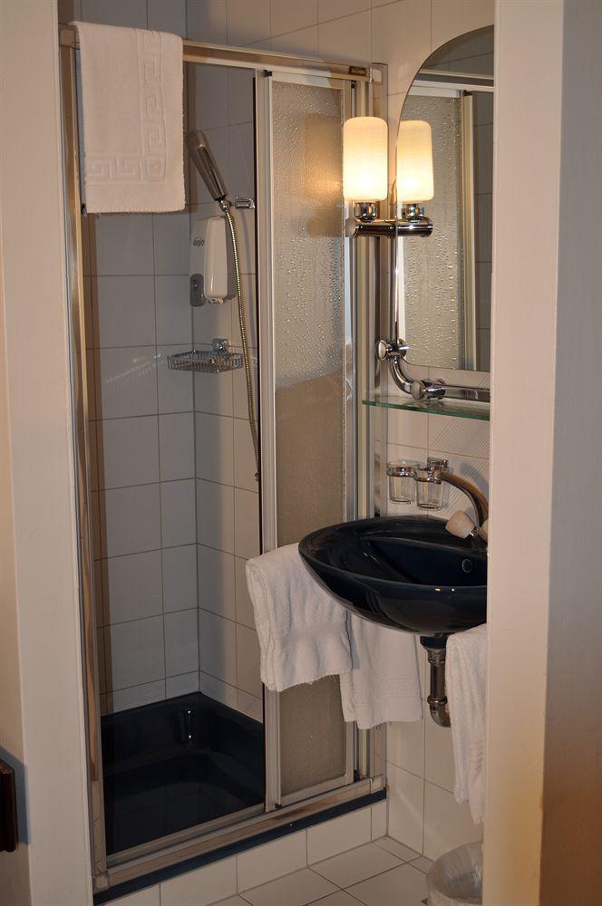 Equipamiento de Habitación Hotel Schweizerhof Wetzikon
