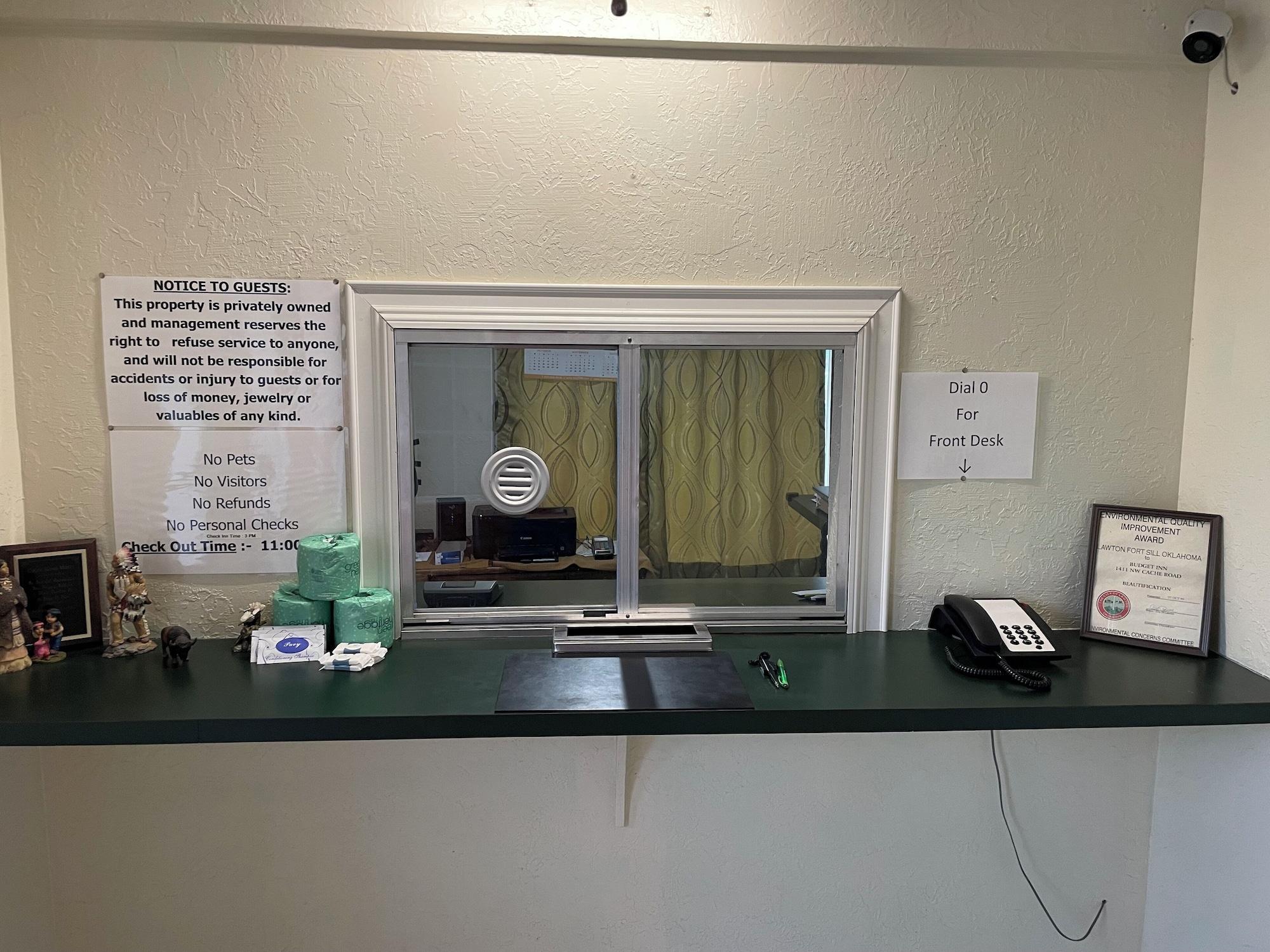 Vista Lobby Budget Inn