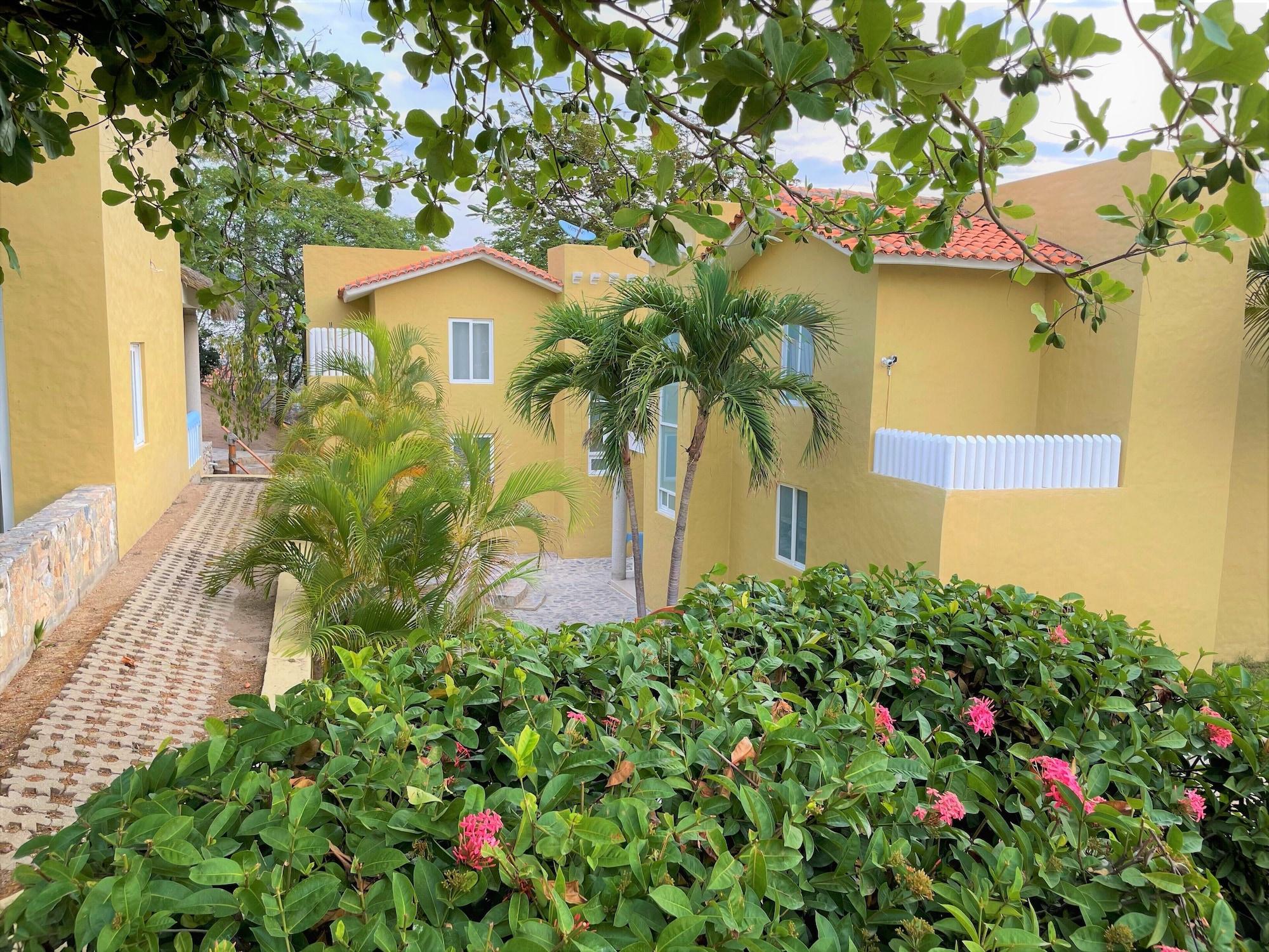 Varios Villas & Resort Luz de Luna