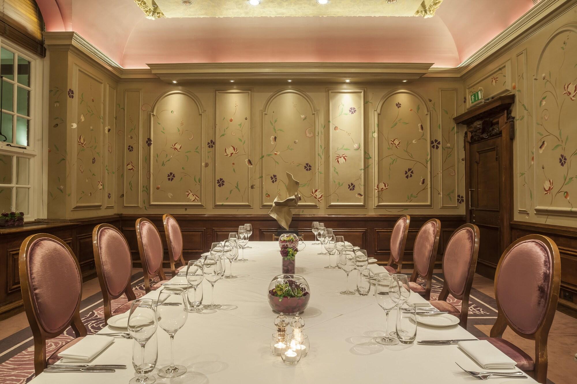 Restaurant The Roseate Reading