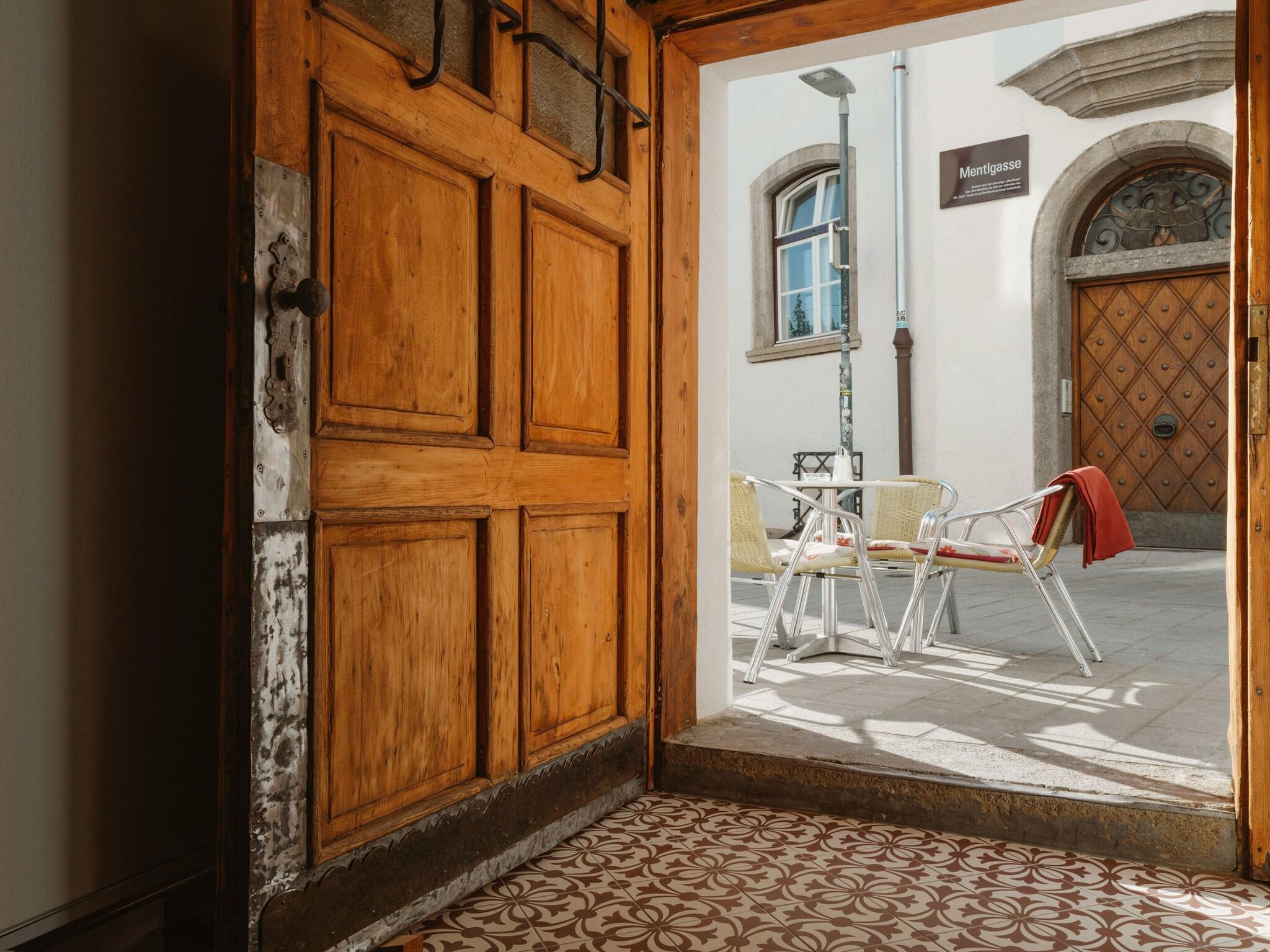 Vista Lobby Urban Inn