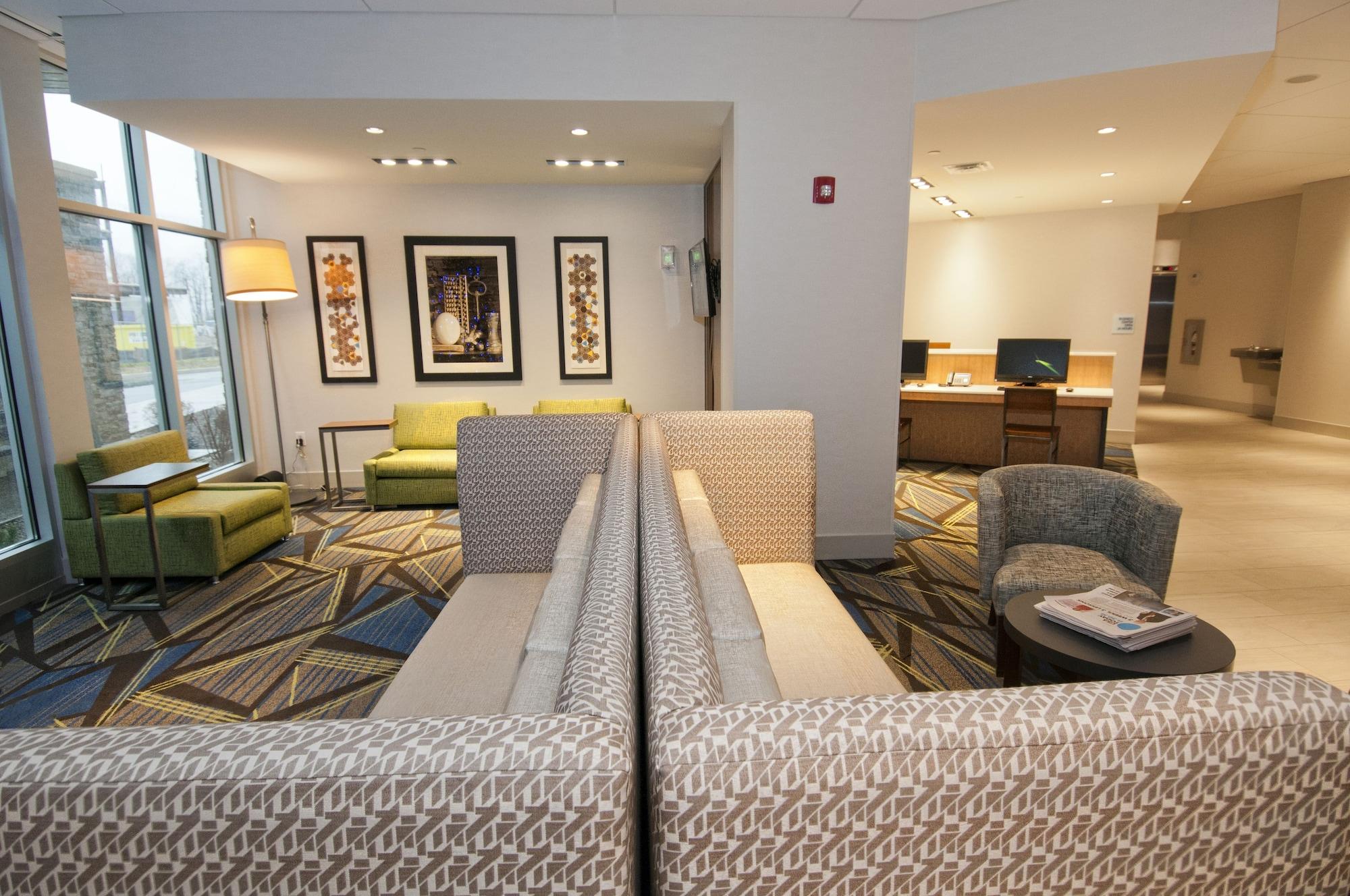 Vista Lobby Holiday Inn Express & Suites Johnstown by IHG