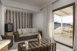 Alquiler Vacacional - 4-Bedroom Villa, Private Pool & BBQ, Walking Distance To The Beach!
