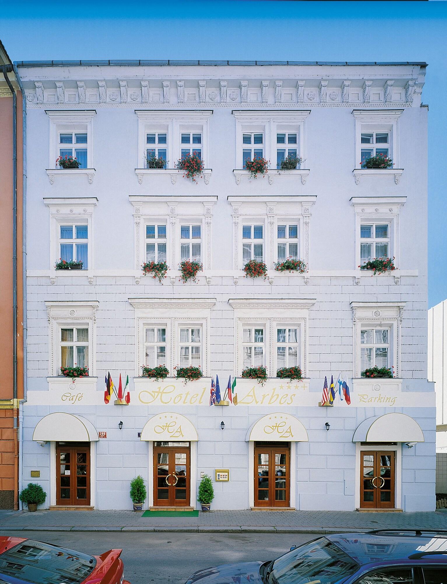 Vista Exterior Hotel Arbes