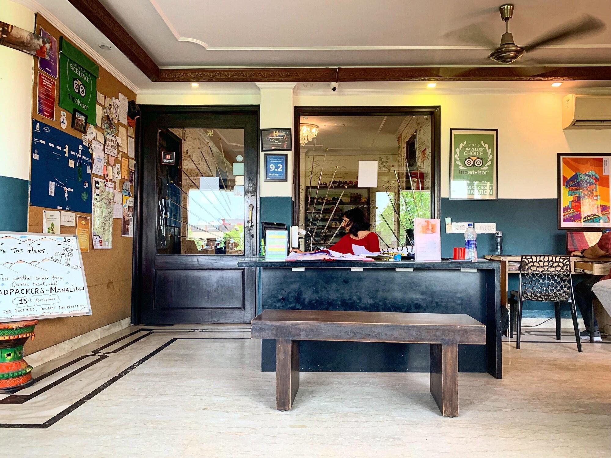 Vista Lobby Madpackers Delhi - Hostel