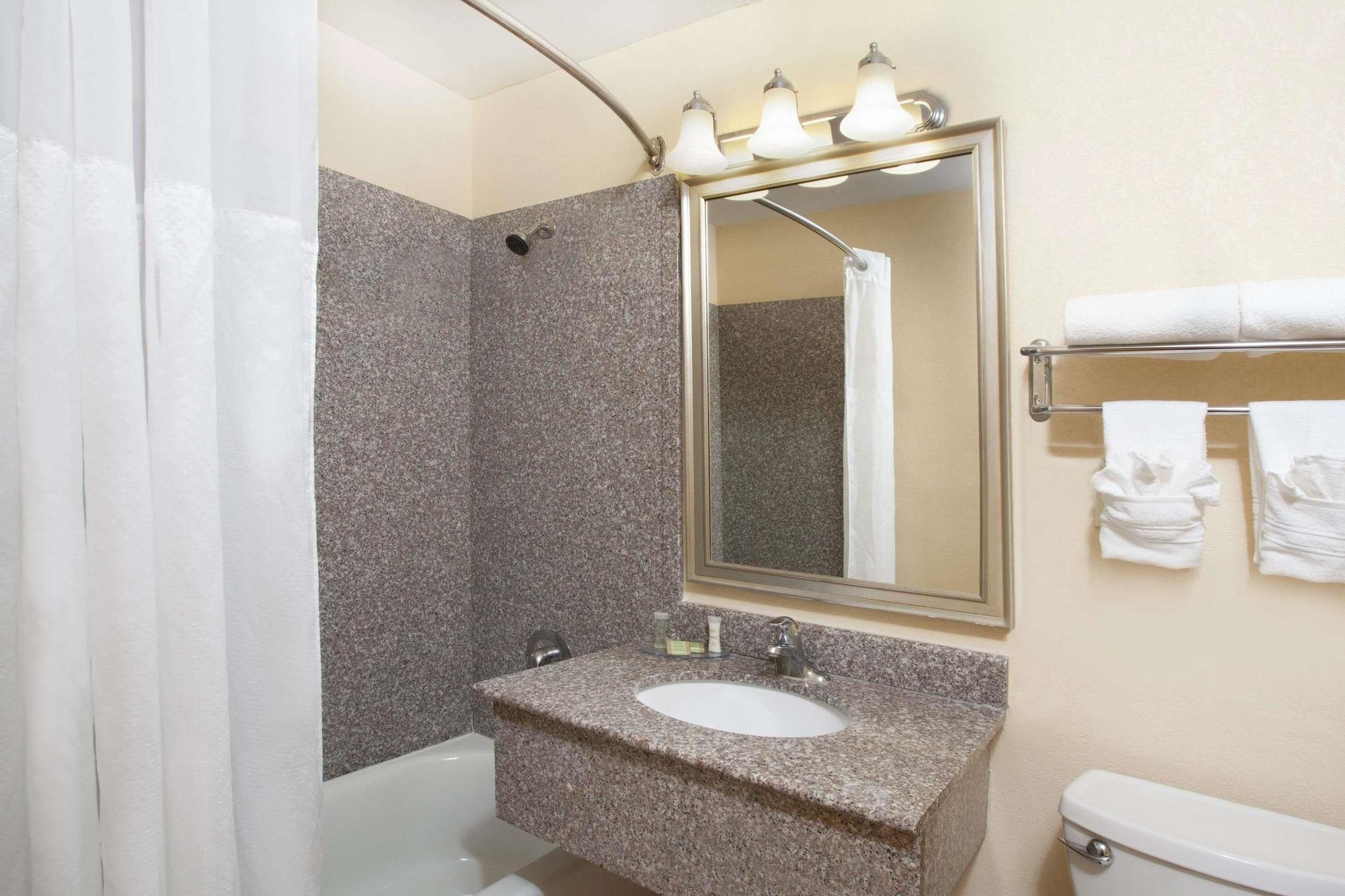 Equipamiento de Habitación Super 8 by Wyndham Chicago Northlake O'Hare South