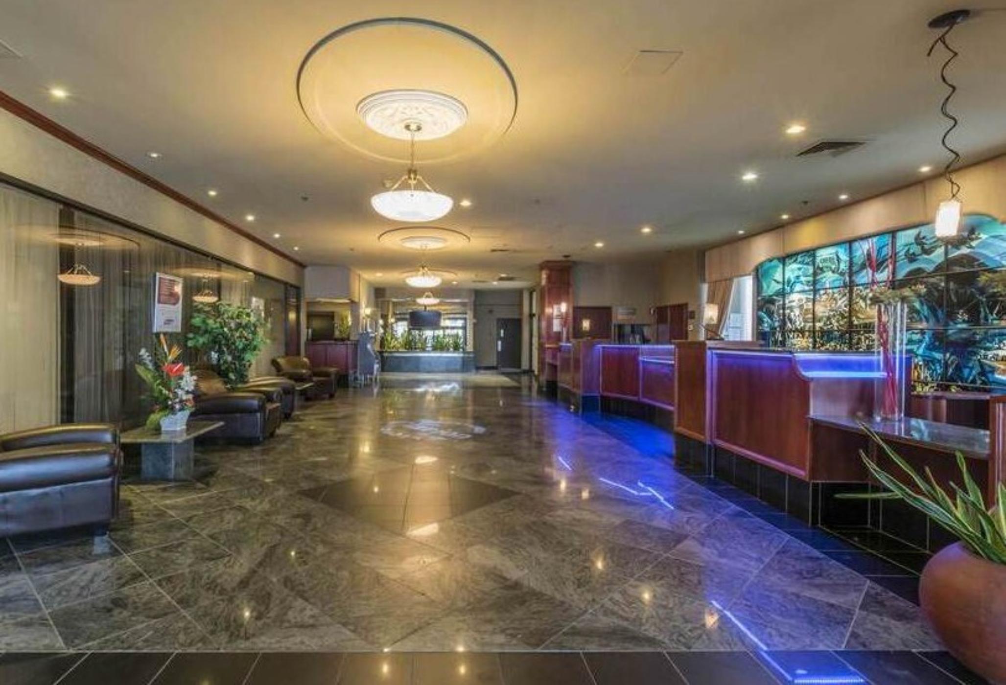 Vista Lobby Travelodge by Wyndham Hotel & Convention Centre Quebec City