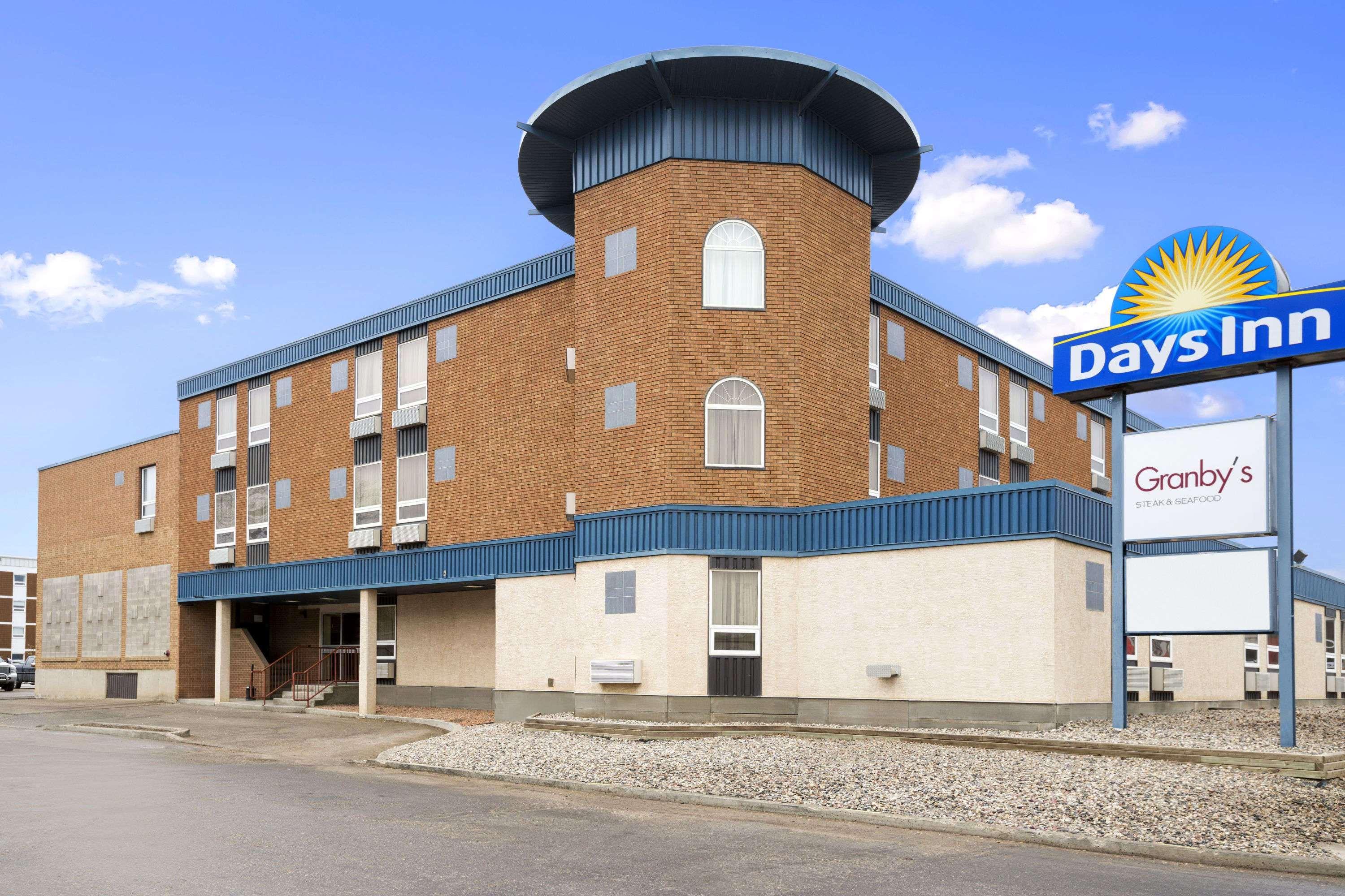 Vista Exterior Days Inn by Wyndham Estevan
