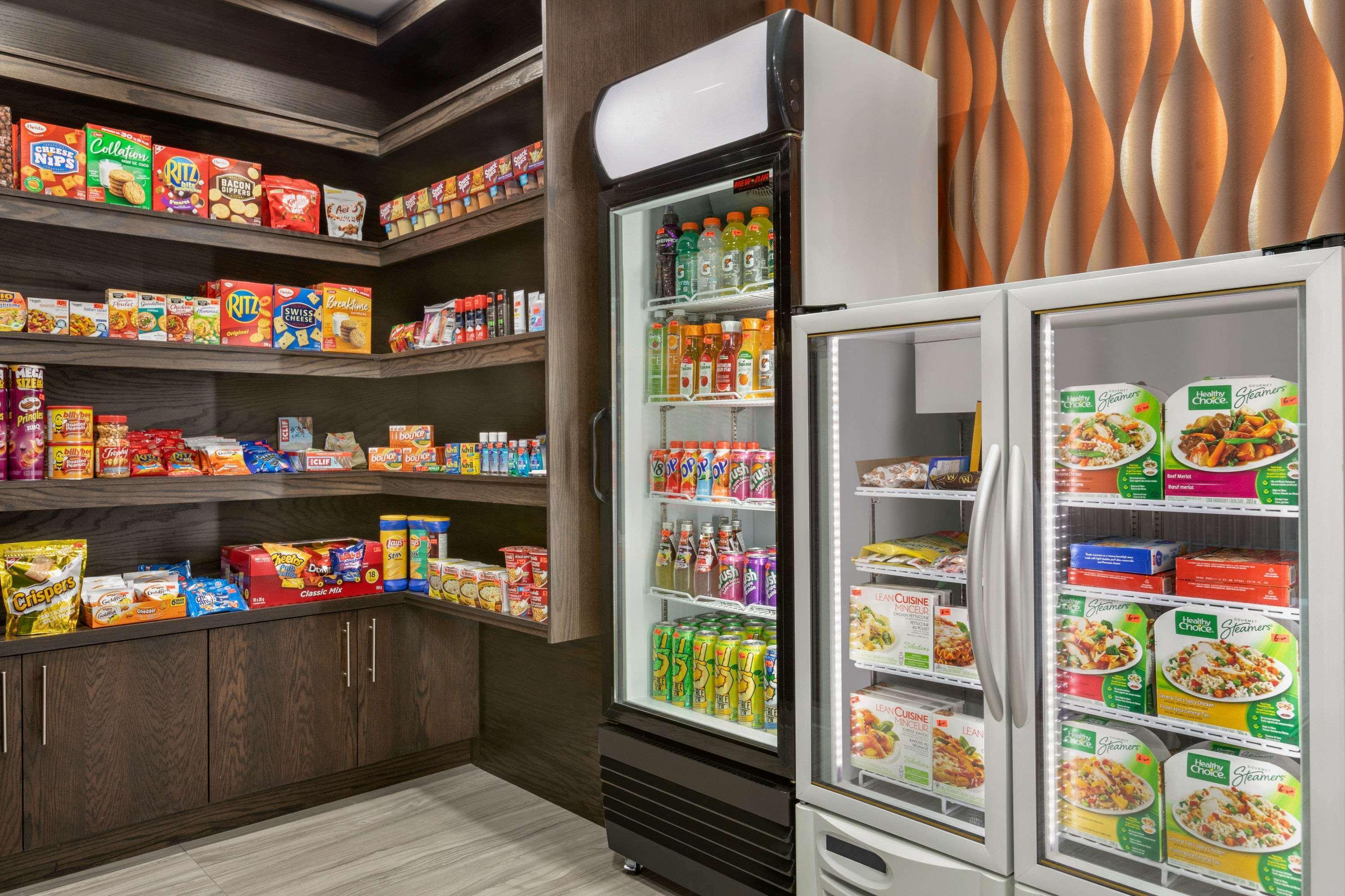 Vista Exterior Super 8 by Wyndham Ajax Toronto
