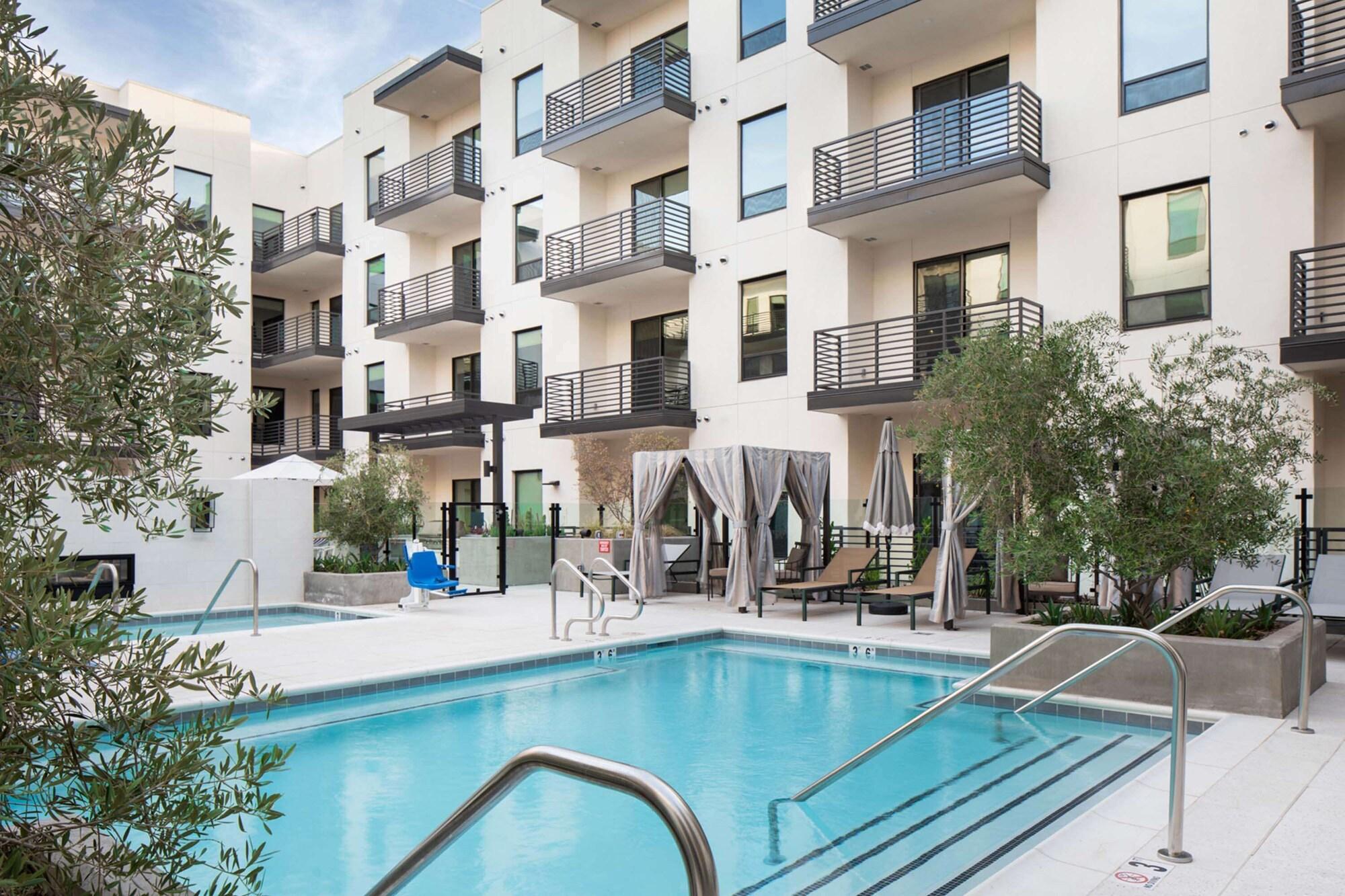 Vista Piscina Sentral Old Town