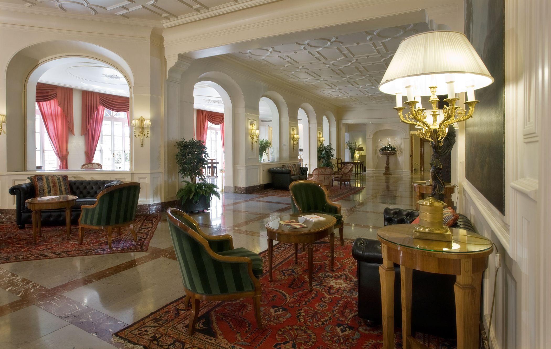 Vista Lobby Grand Hotel Sitea