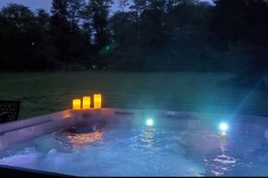 Renta Vacacional - ★ Wild West Coast Getaway ★ Hot Tub ★ game room ★ in town ★ creek ★ comfy! ★