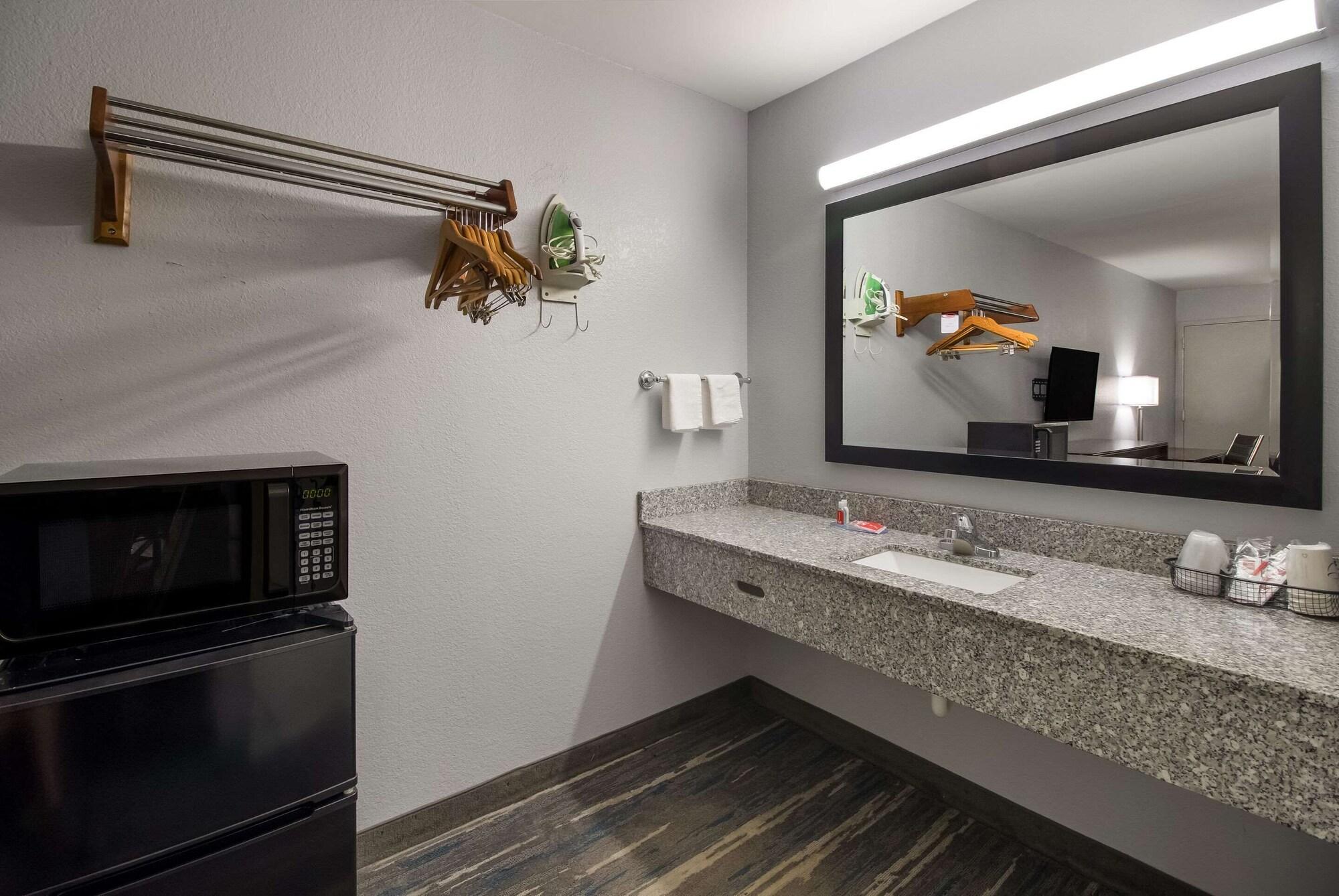 Habitación Econo Lodge Martin