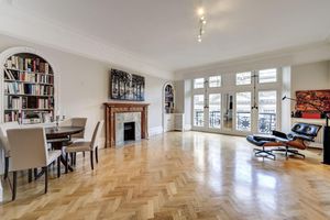 Alquiler Vacacional - 2BR; Large Living Room, Parquet Floors,  High Ceilings, Concierge