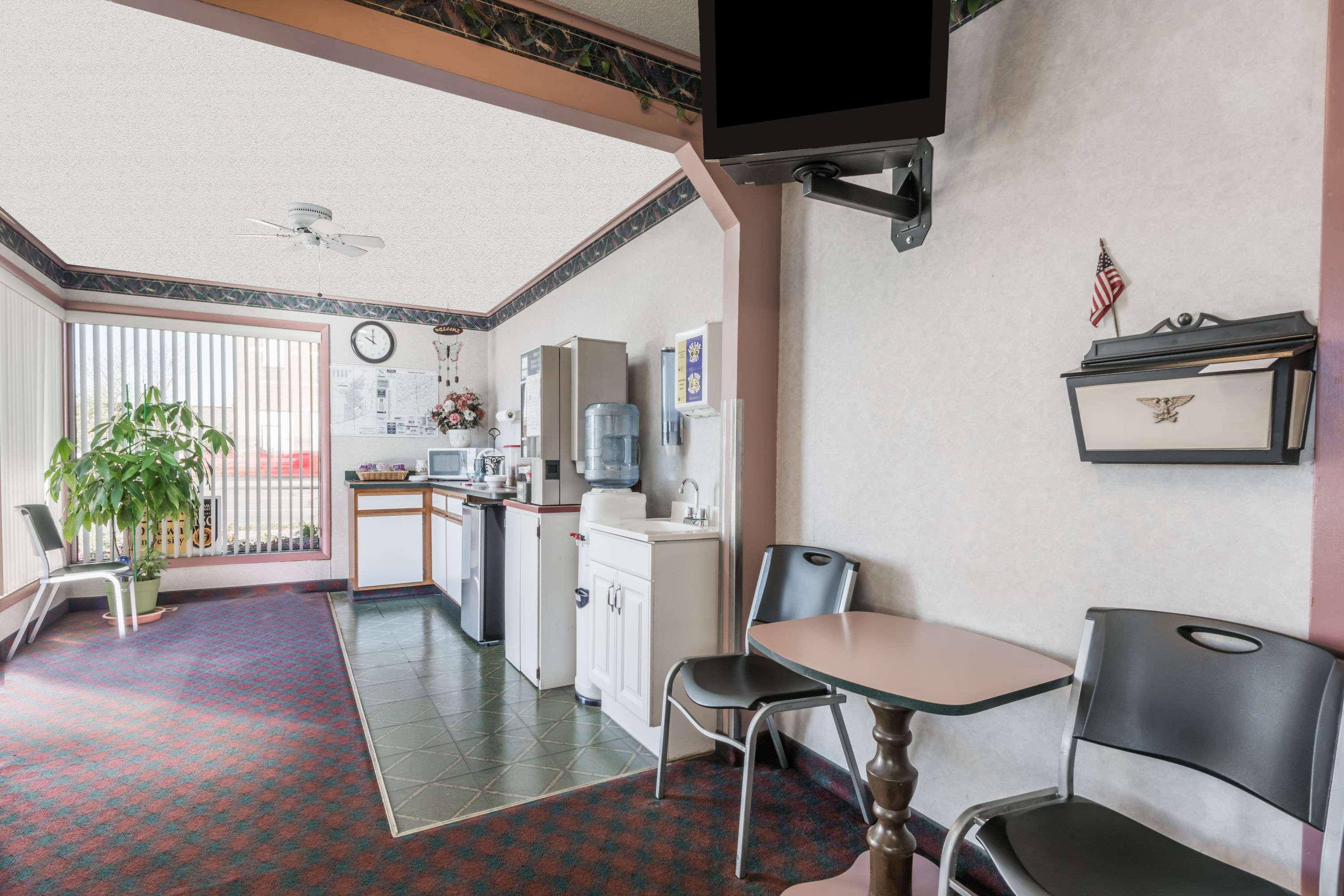 Restaurant Knights Inn Ottawa
