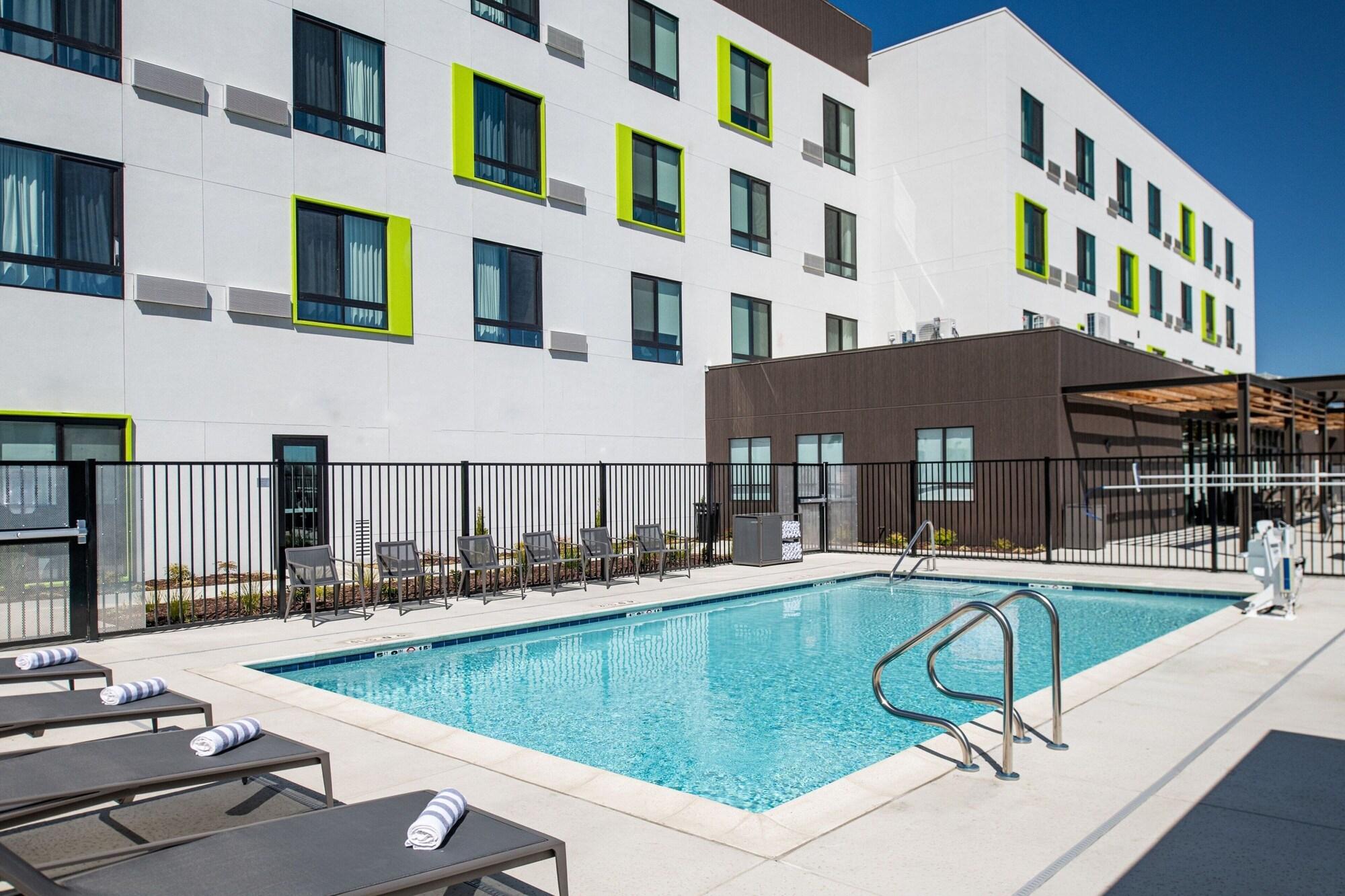 Vista Piscina Courtyard by Marriott Modesto North