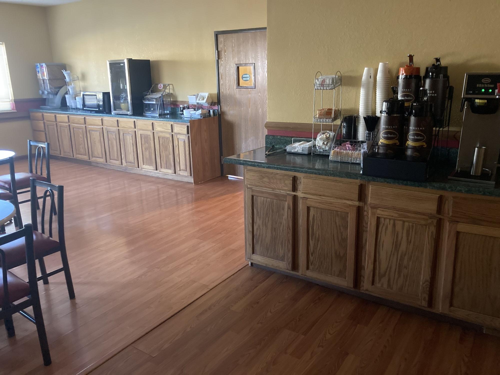 Restaurant Super 8 by Wyndham Martinsville