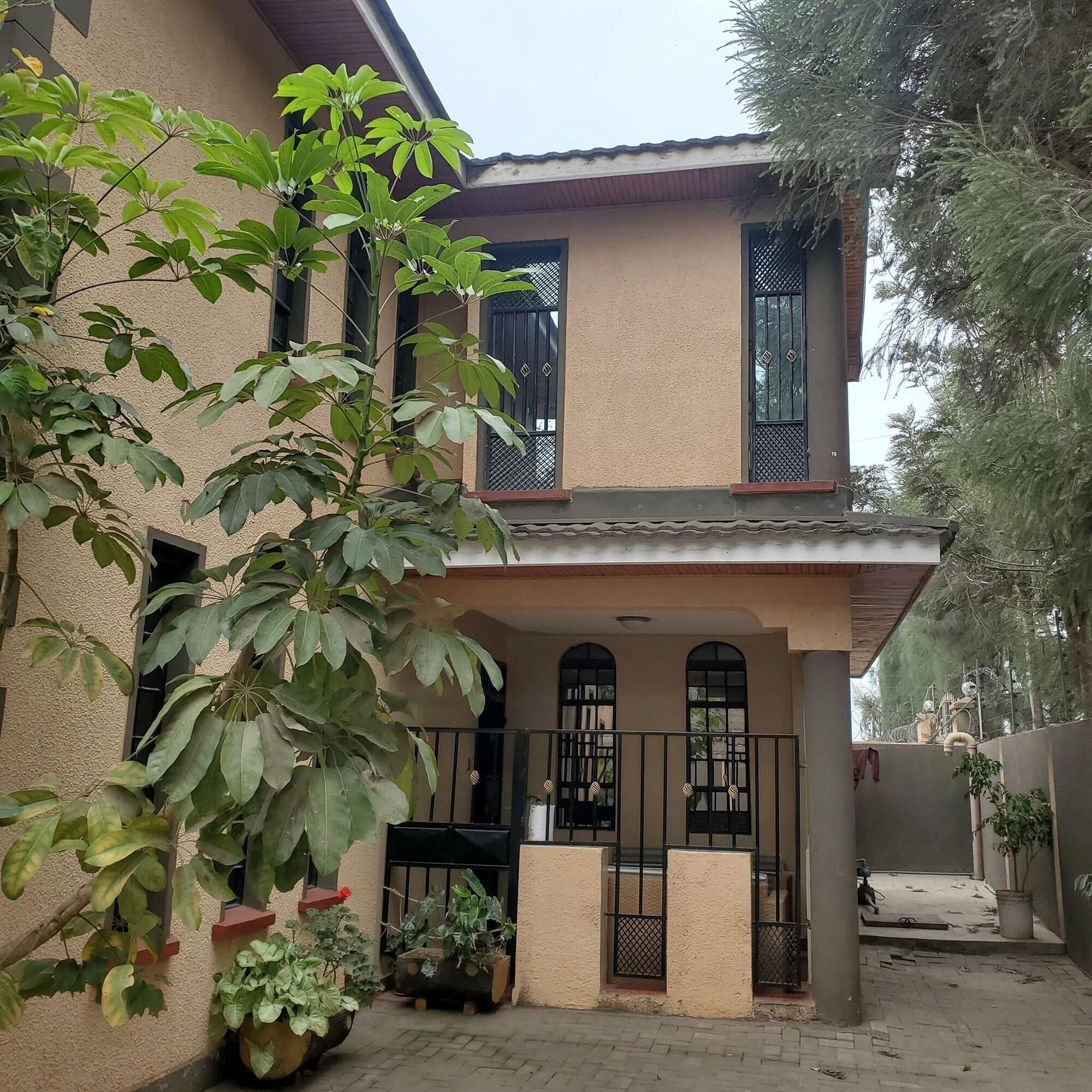 Vista Exterior Palm Airport Suites