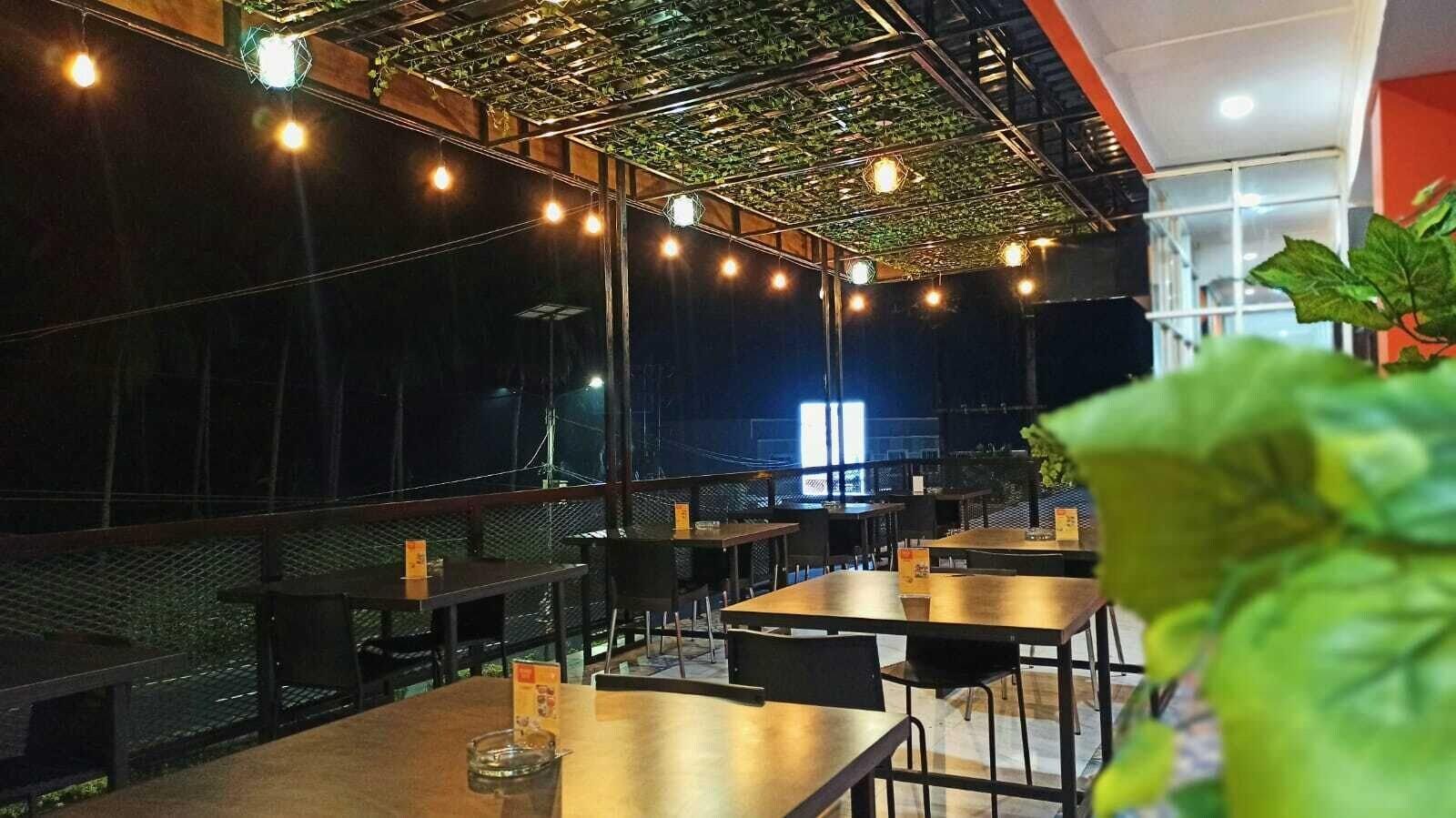 Bar/Salón Mel's Inn Manado