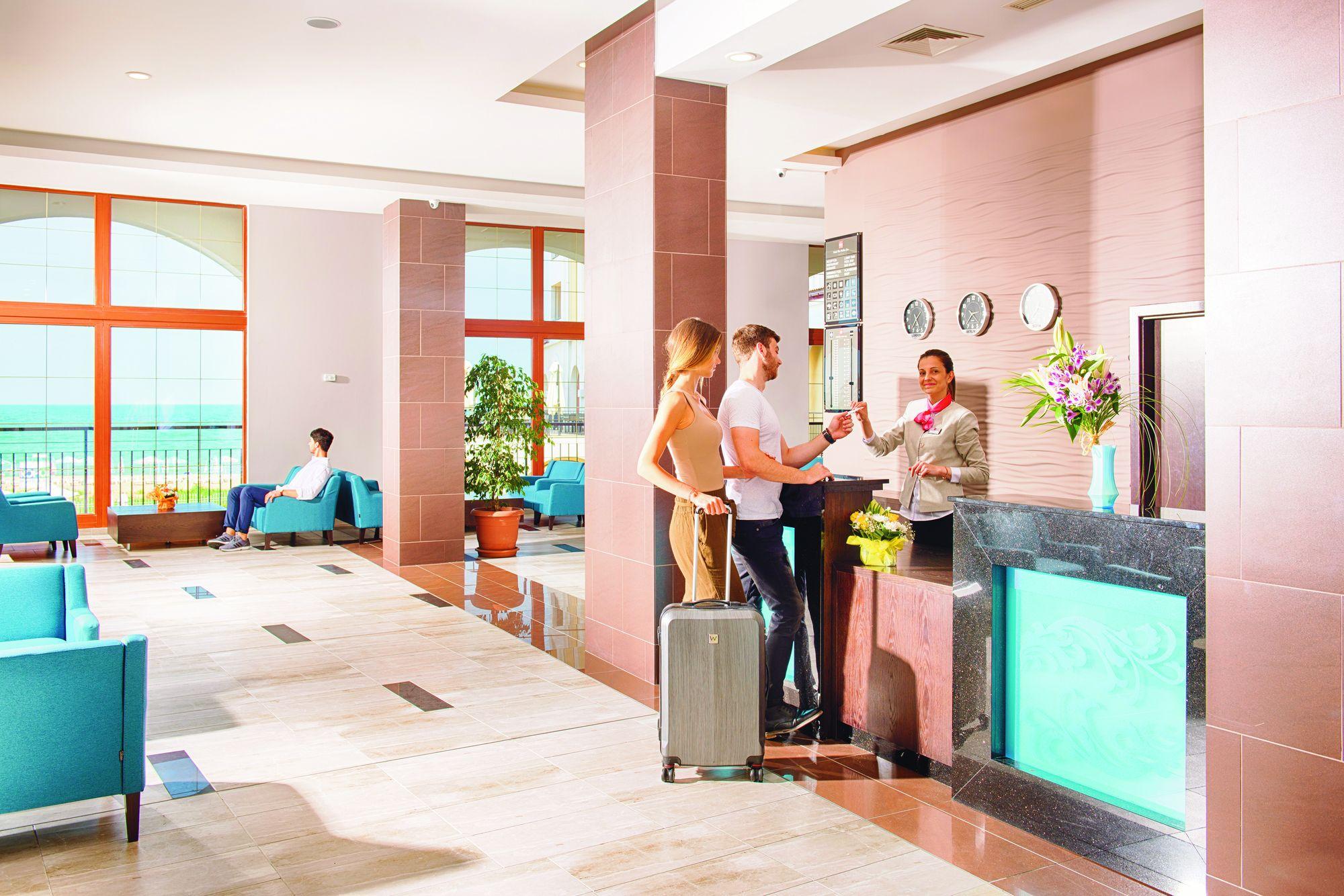 Vista Lobby Riu Helios Bay