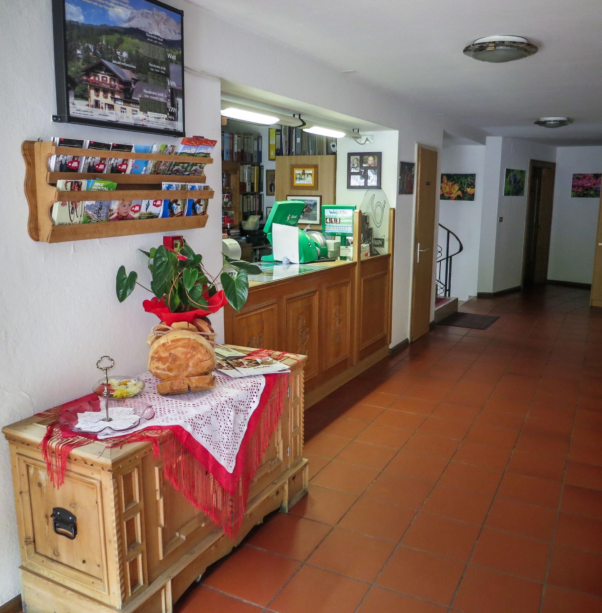 Vista Lobby Hotel Ustaria Posta