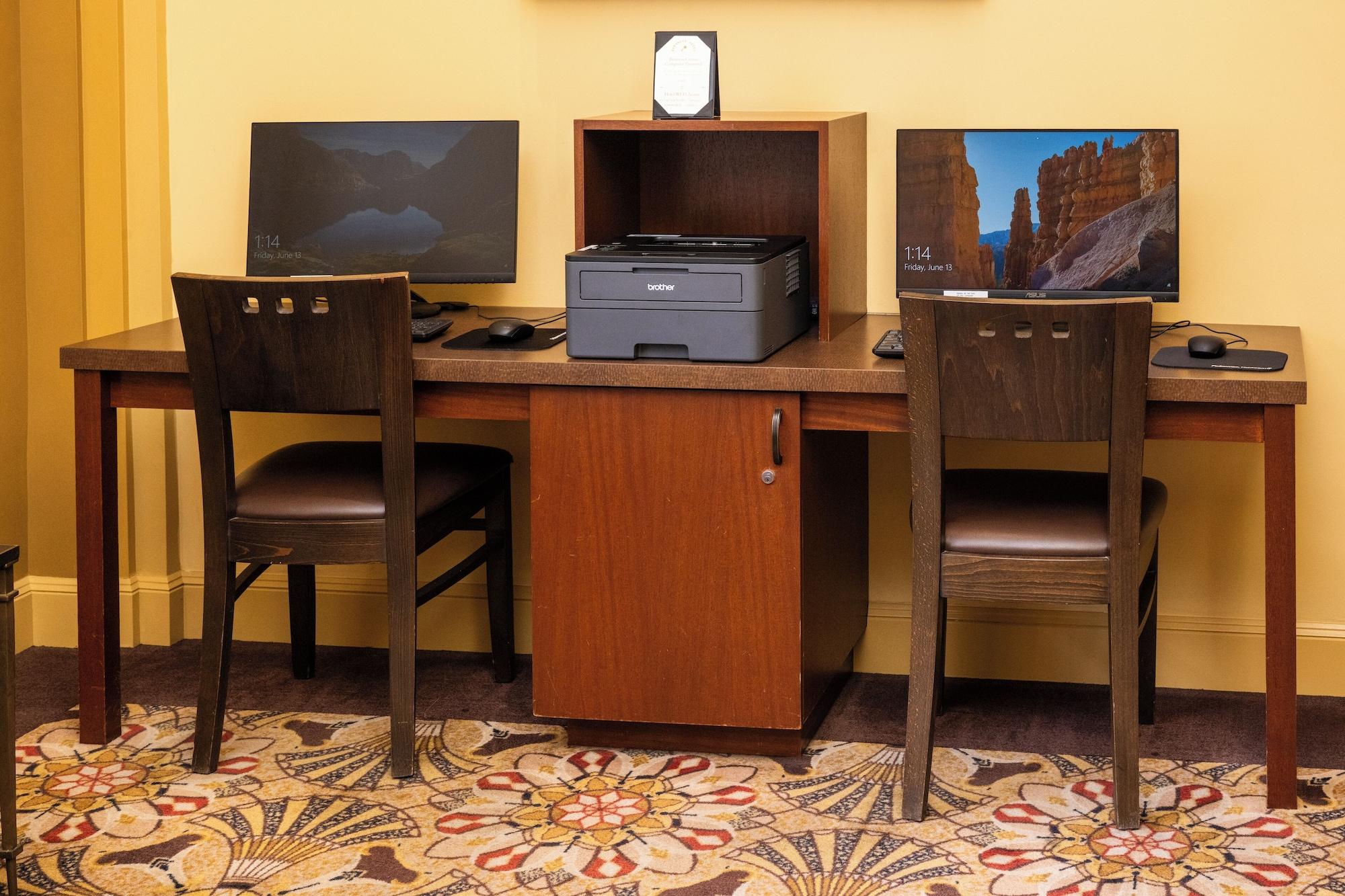 Centro de Negocios The Baroness Hotel