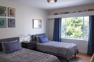 Alquiler Vacacional - Sunny 1920s Gem – Free Parking, No Chores!