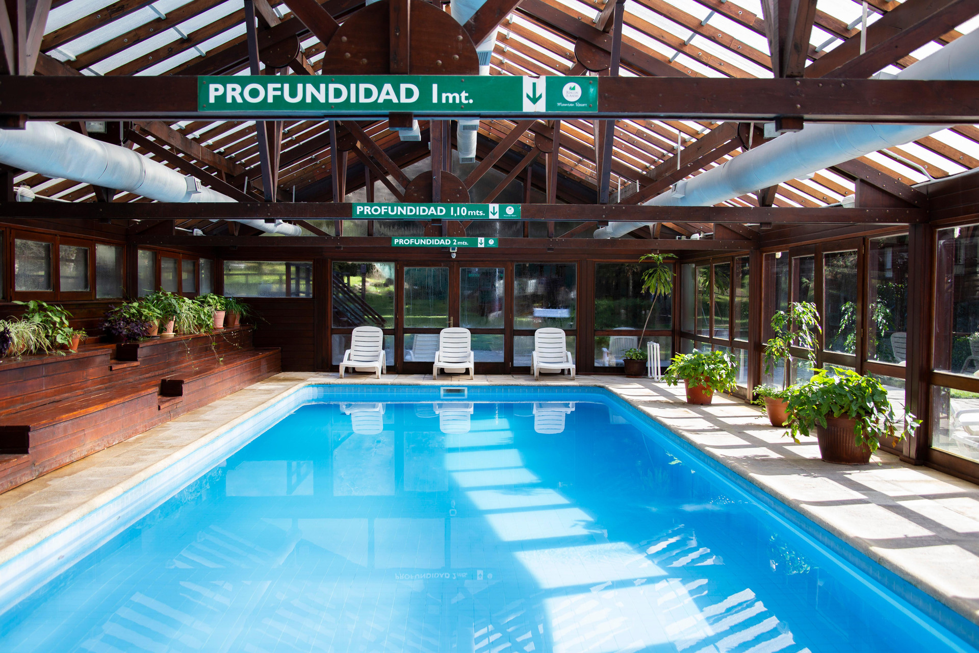 Vista da piscina Rincón de los Andes Resort