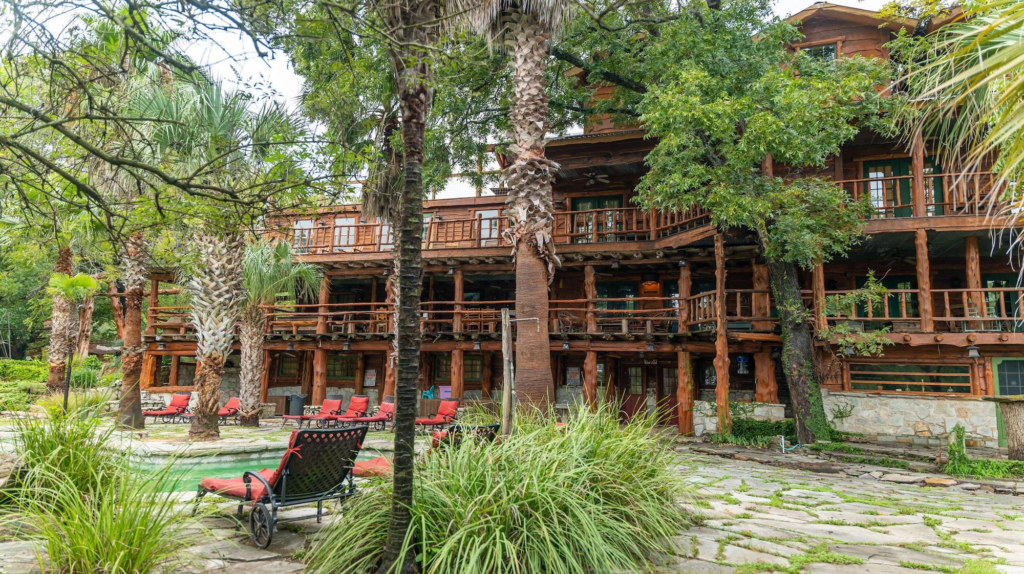 Vista Exterior Moon River Ranch