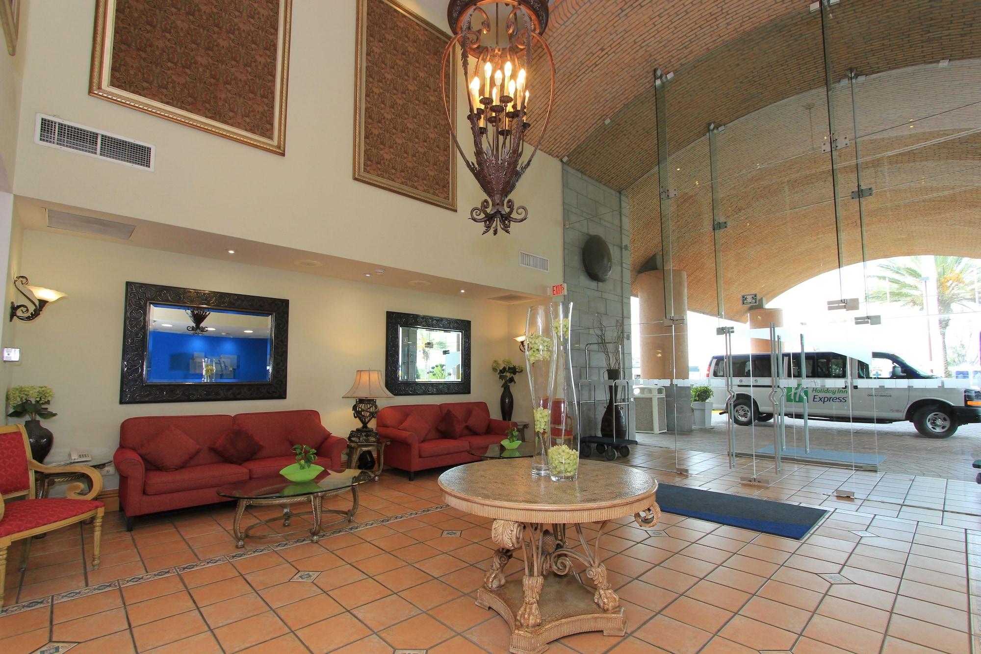 Vista Lobby Holiday Inn Express Silao Aeropuerto Bajio by IHG