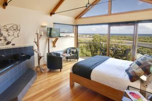 Alquiler Vacacional - Indulge in a Romantic Spa Apartment with Sweeping Ocean Views