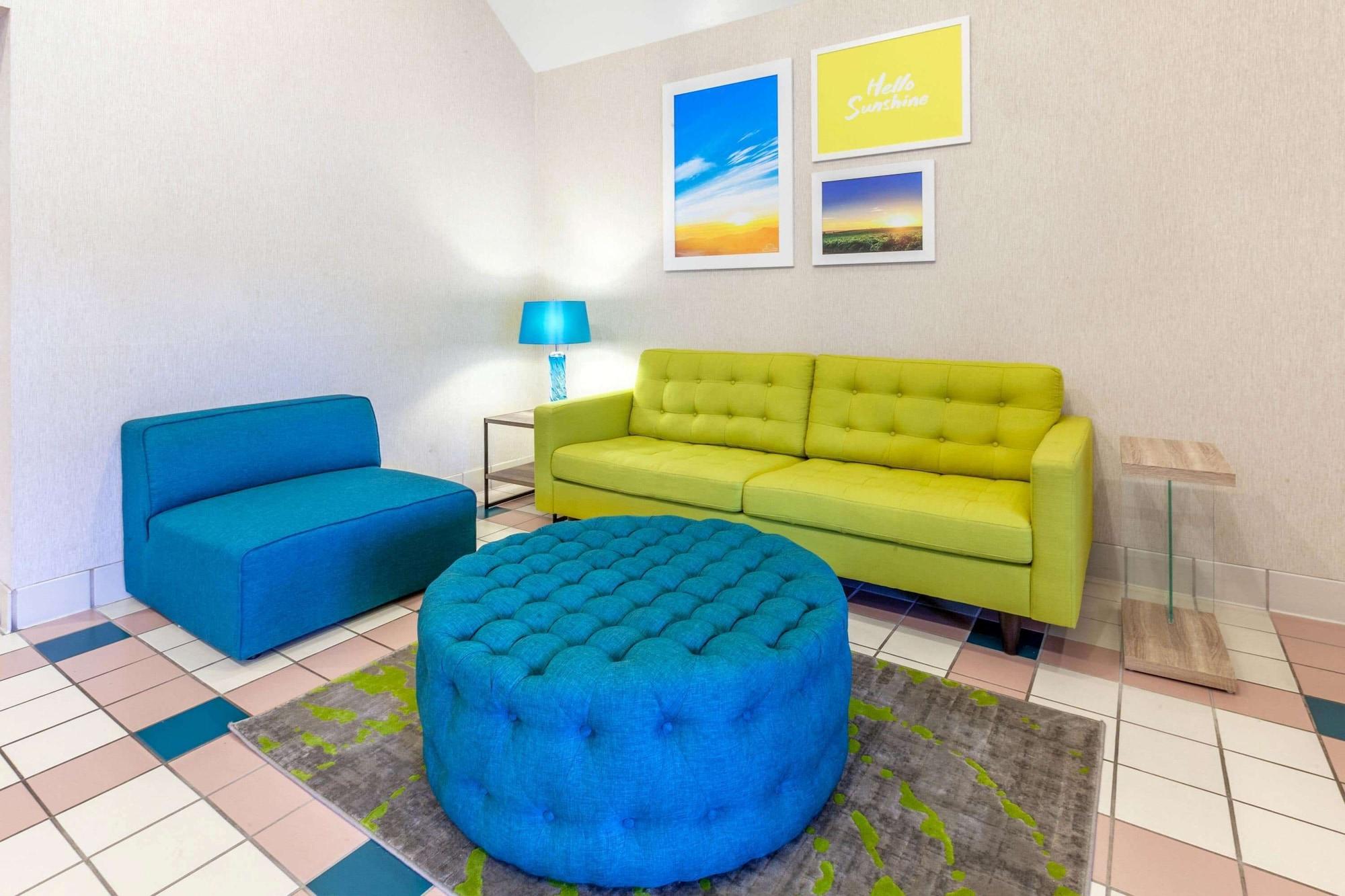Vista Lobby Days Inn by Wyndham Milan Sandusky South