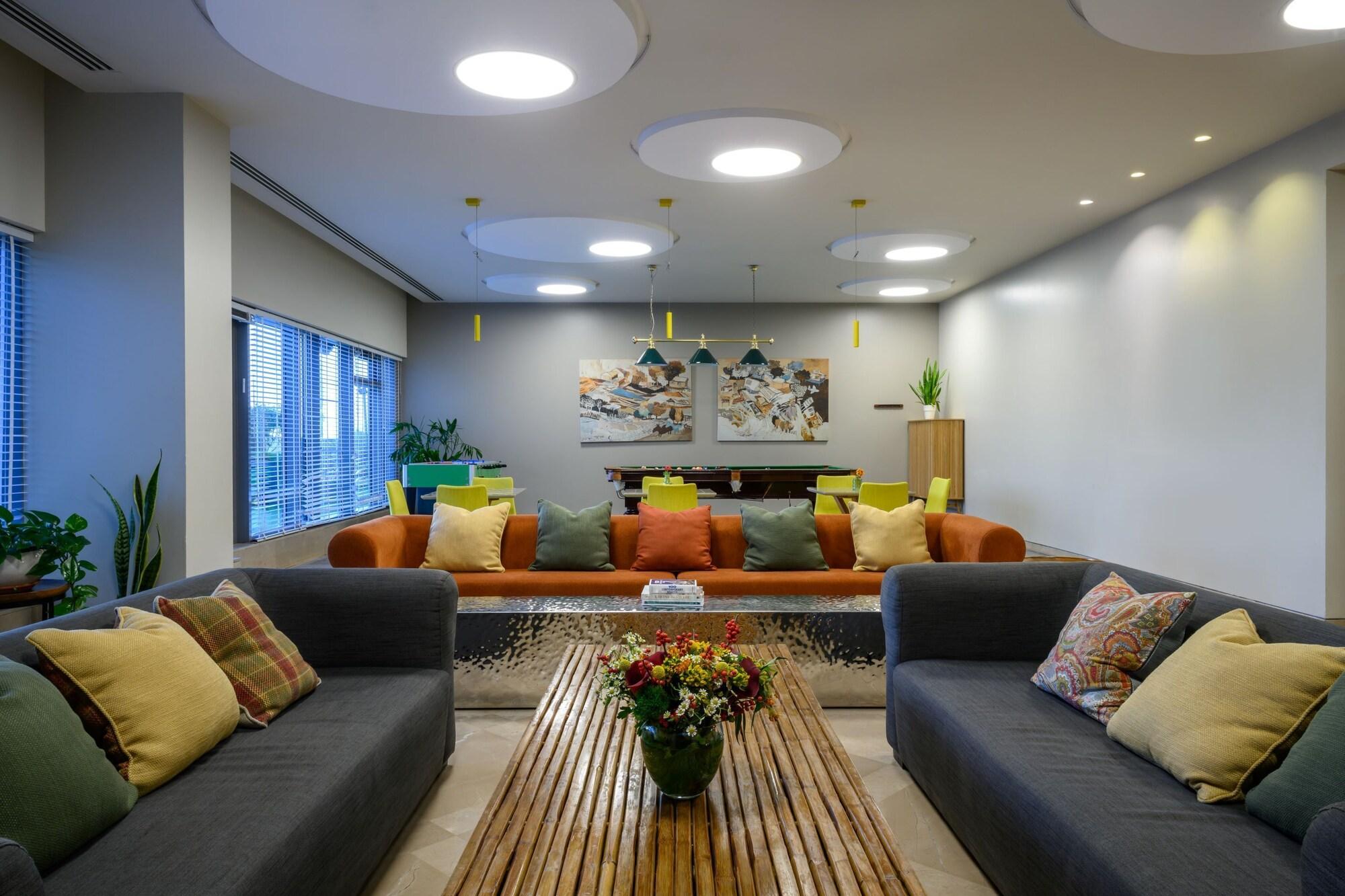 Vista Lobby Sadot Hotel Ben Gurion Airport - an Atlas Boutique Hotel