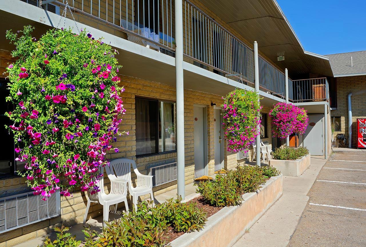 Vista Exterior Rustic Inn