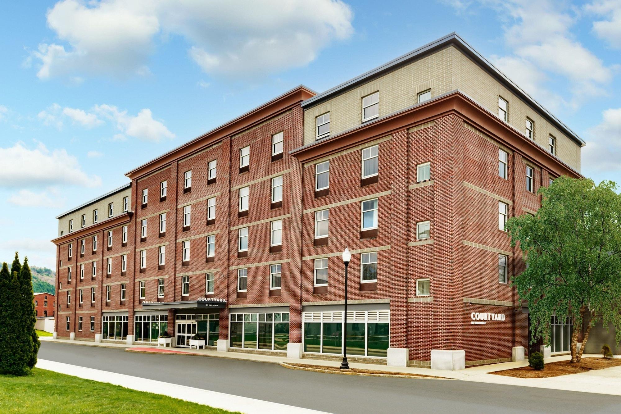 Vista Exterior Courtyard by Marriott Keene Downtown