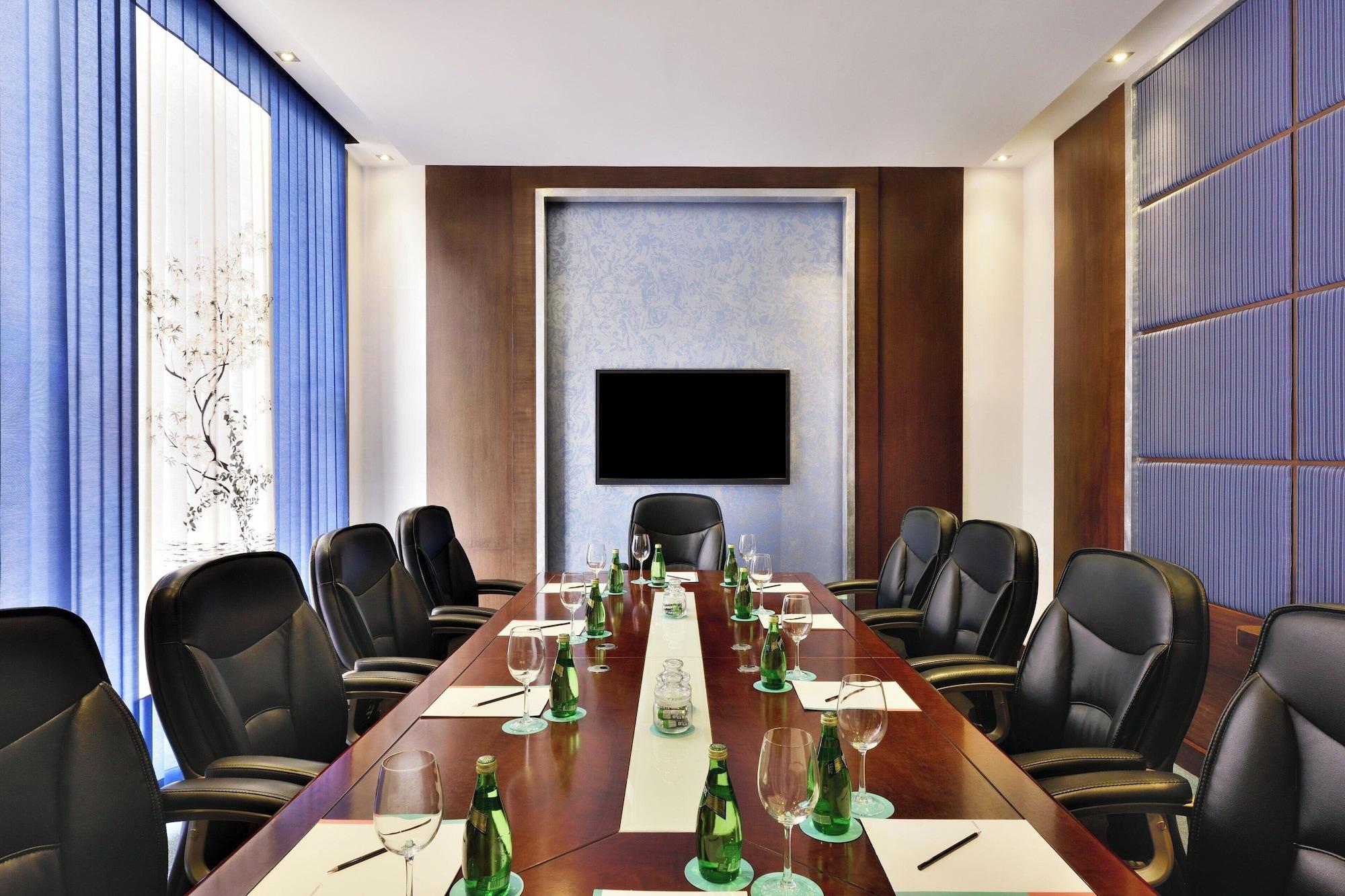 Vista Lobby Le Méridien Jaipur Resort & Spa