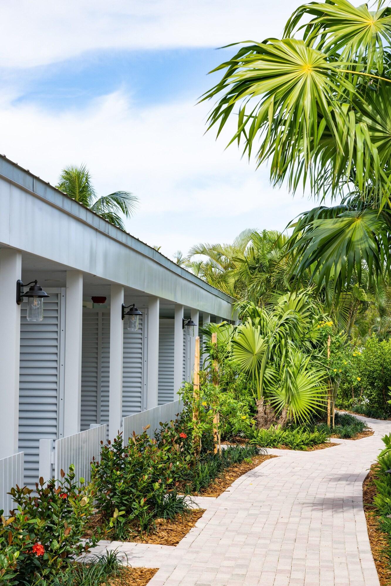 Vista Exterior Islander Resort