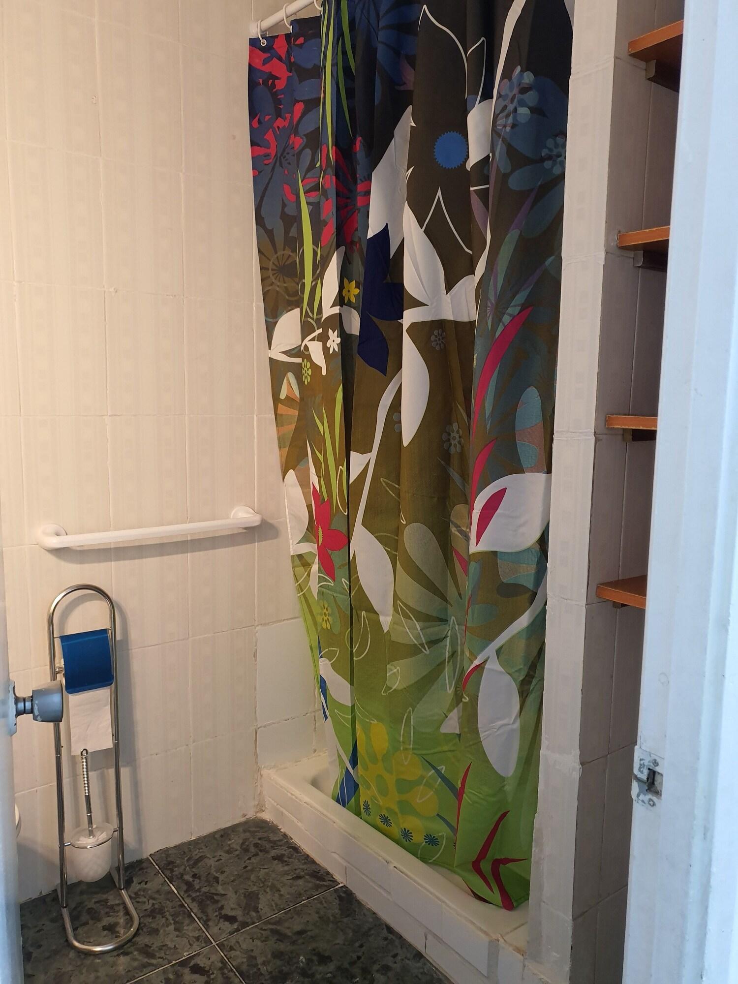 Equipamiento de Habitación Low Cost Room Plaza de Hierro III