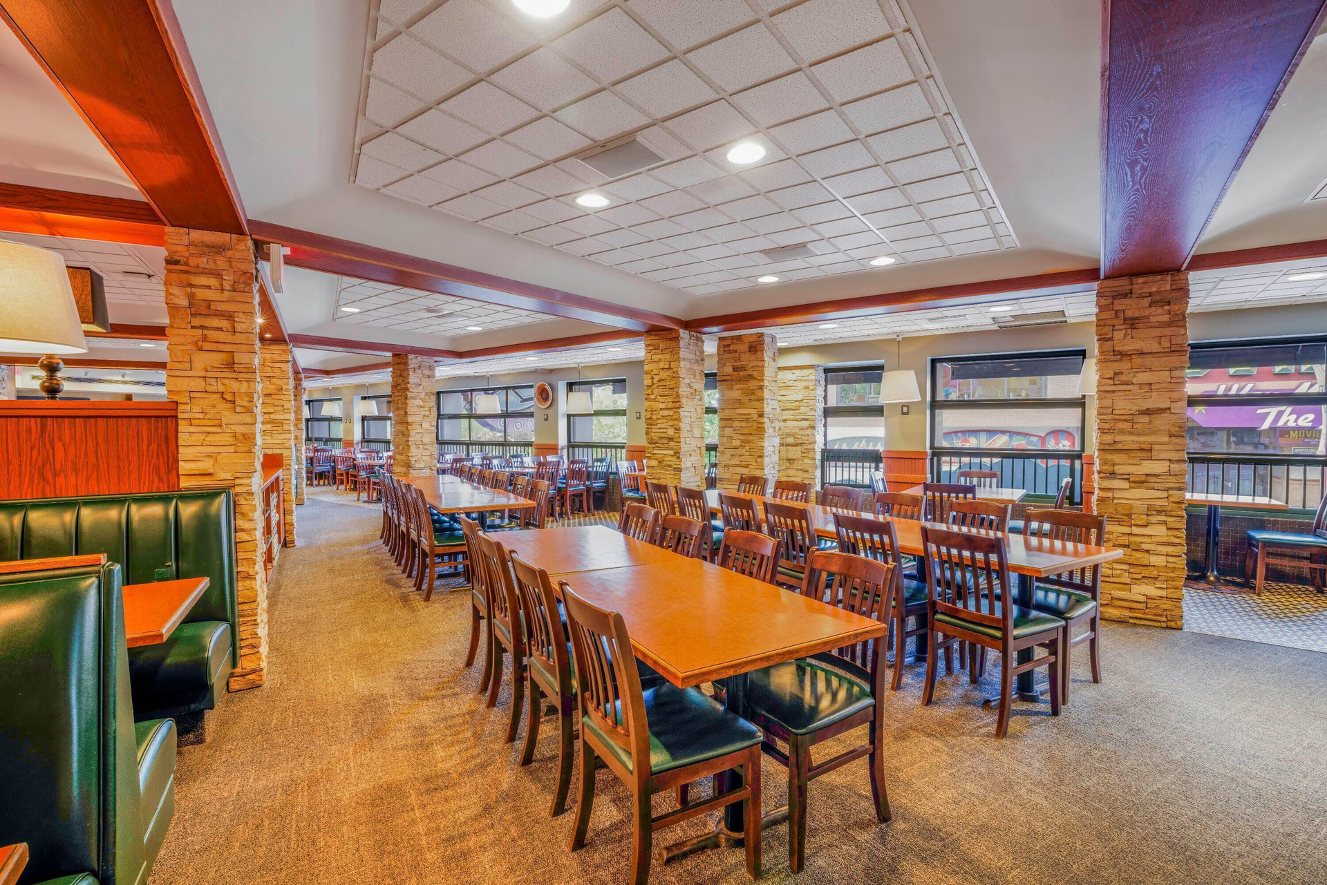 Bar/Salón Travelodge by Wyndham Niagara Falls at the Falls