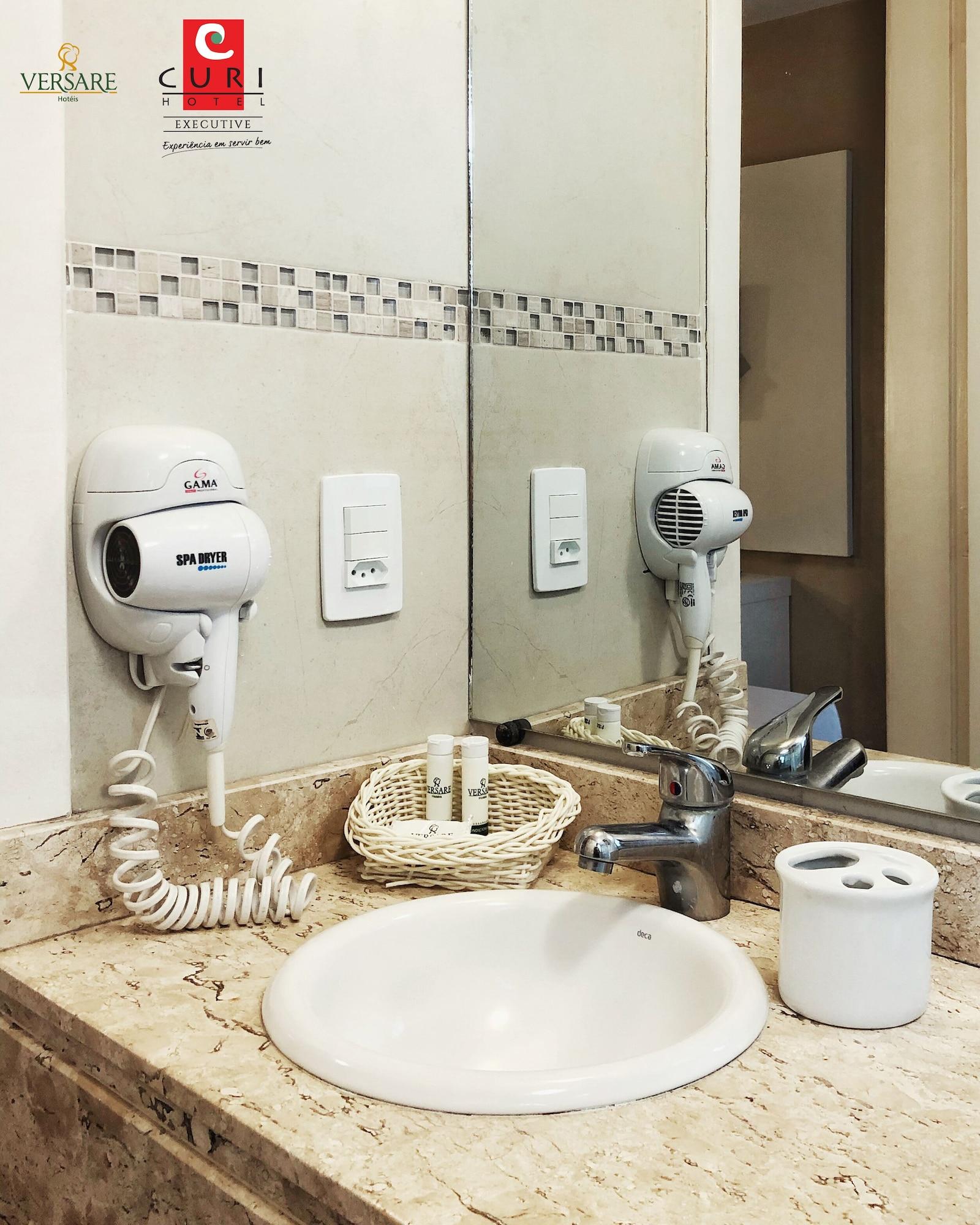 Comodidades do quarto Hotel Curi executive