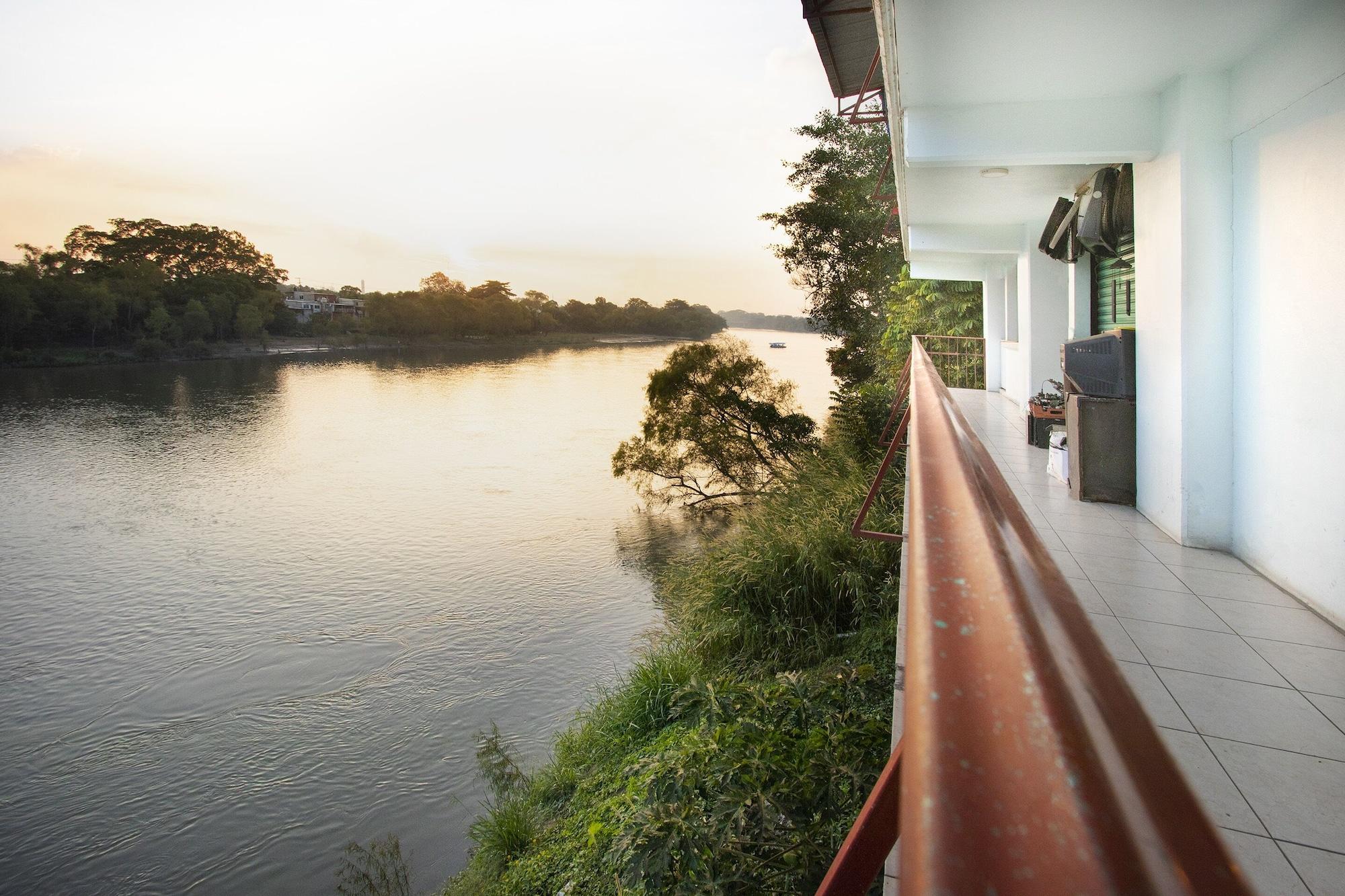 Vista Exterior OYO Hotel San Carlos
