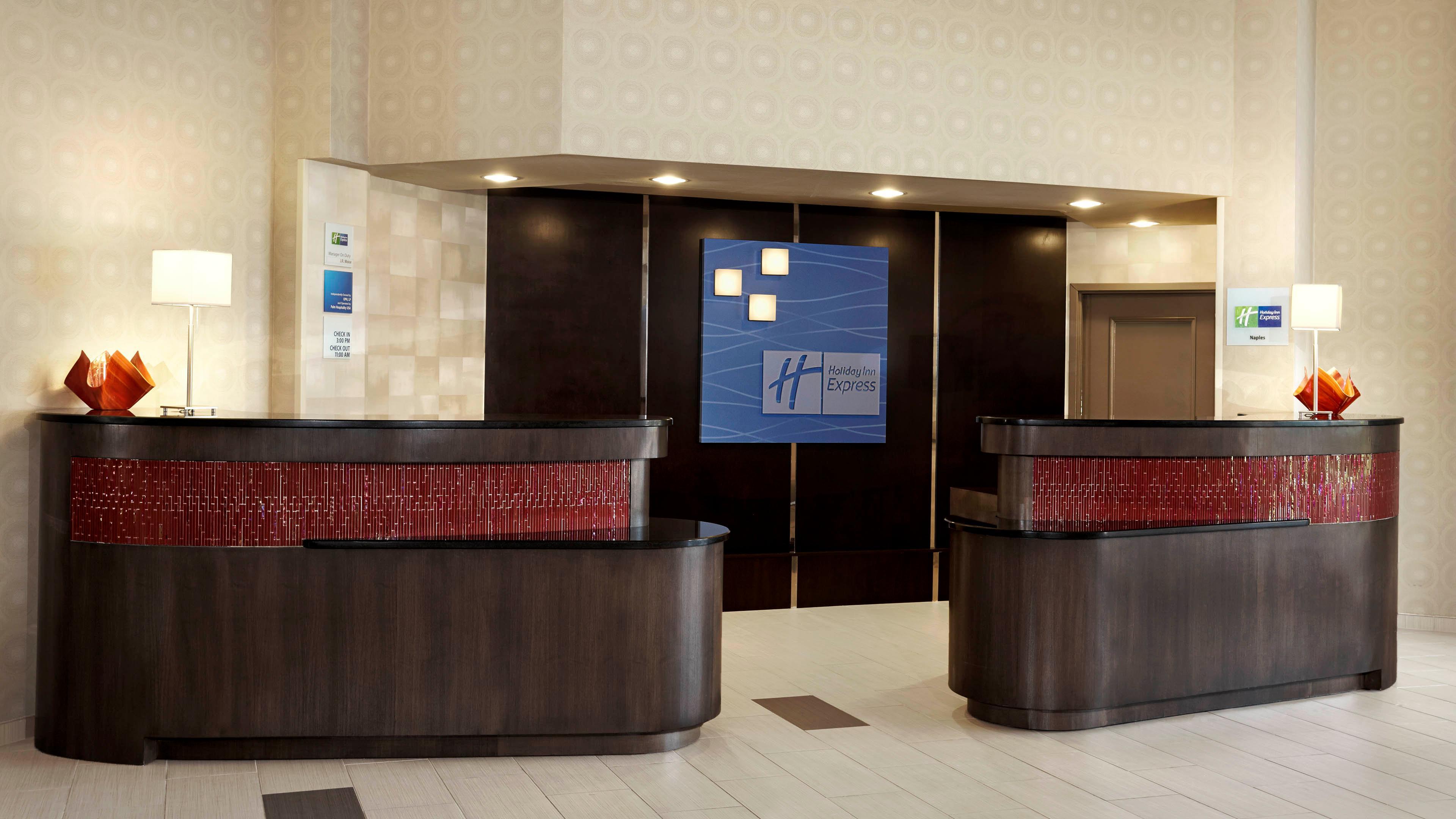 Vista Lobby Holiday Inn Express Hotel Naples Downtown - 5th Avenue