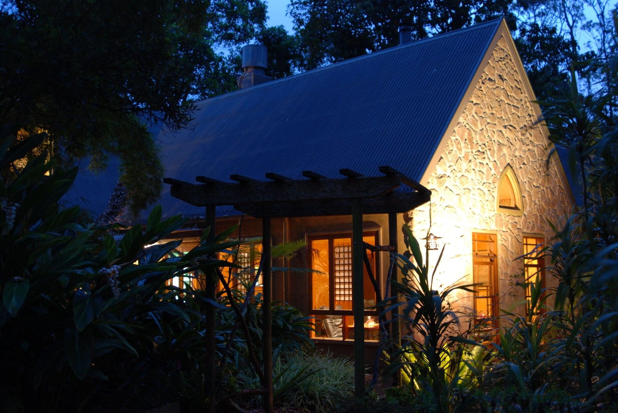 Varios Witches Falls Cottages