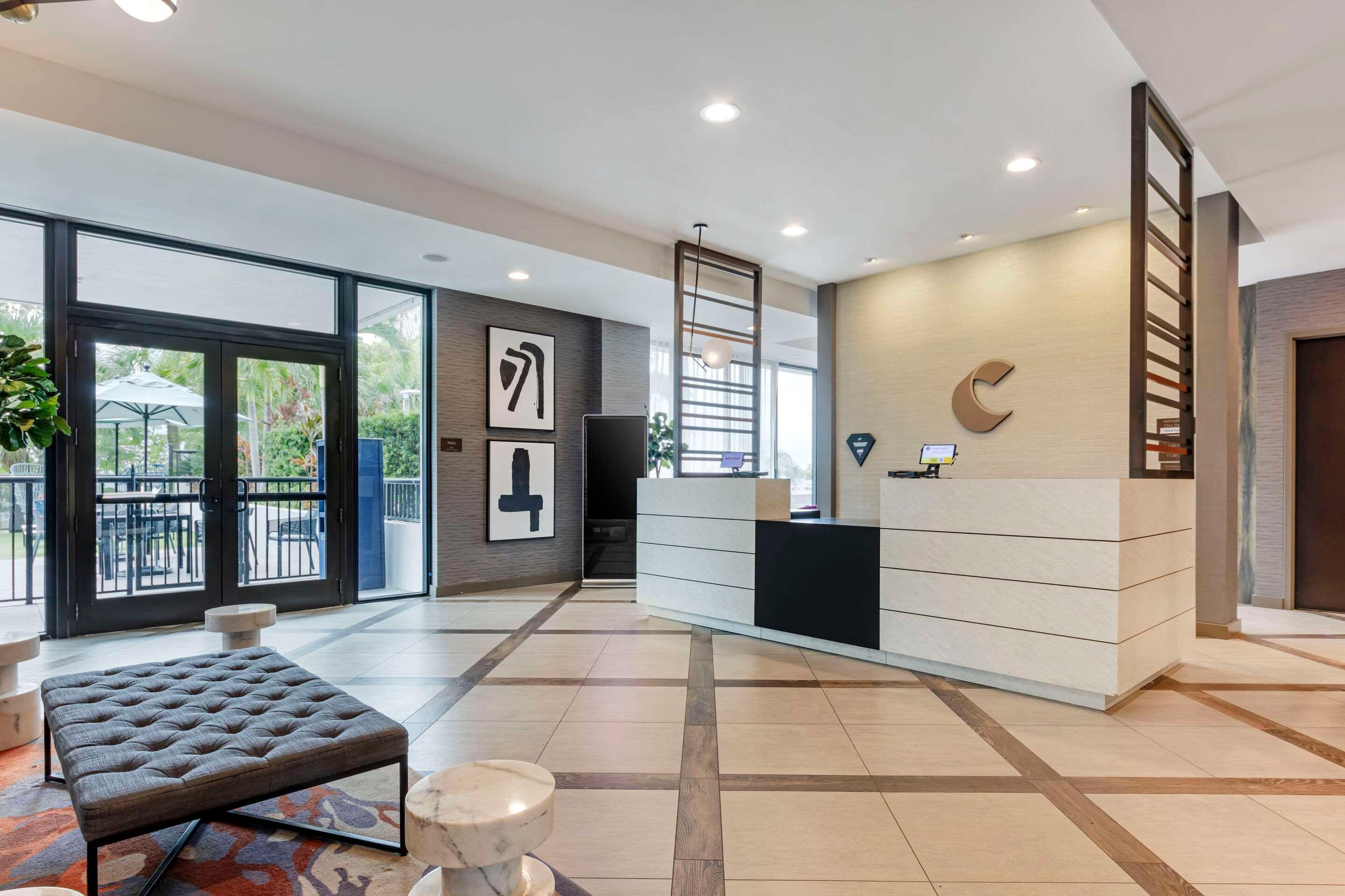 Vista Lobby Comfort Inn Suites Miami International Airport