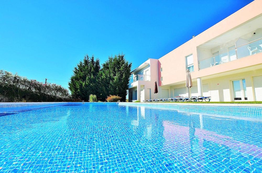 Vista Piscina HILLTOP OASIS - Lisboa Oeiras