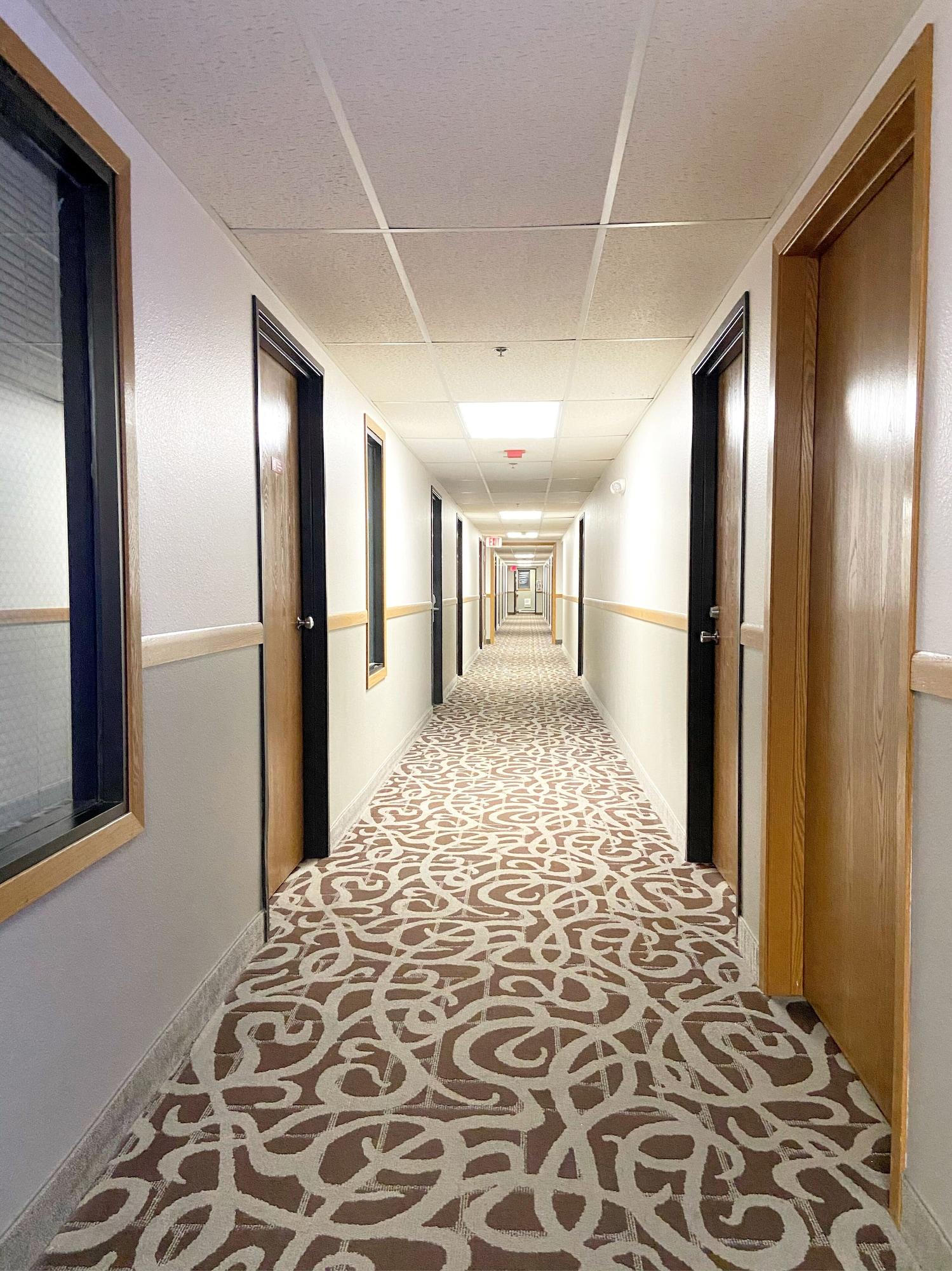 Varios Burke Inn Motel & Suites