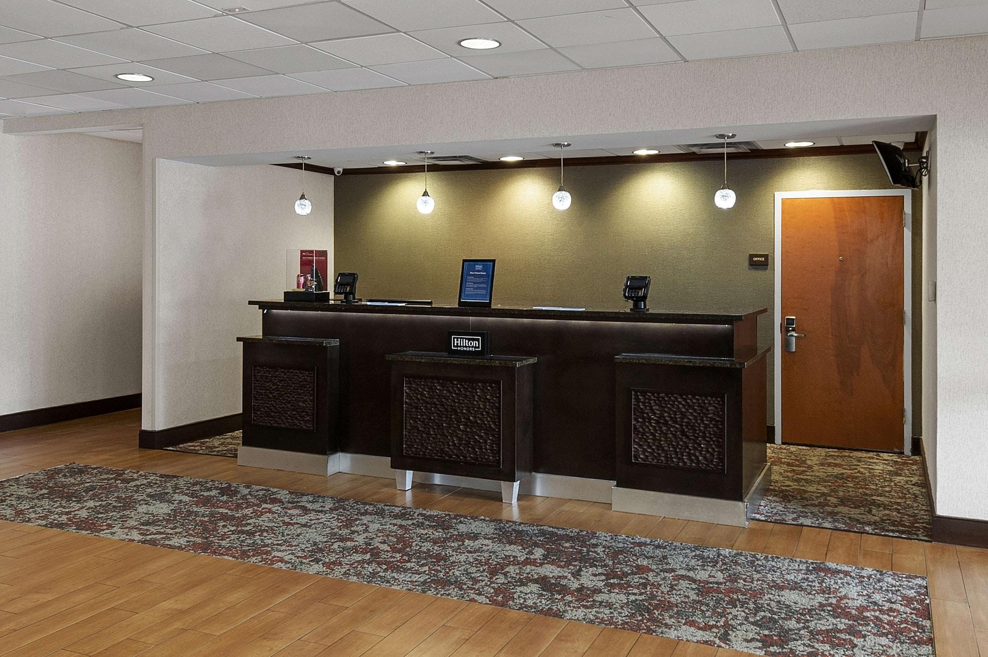 Vista Lobby Hampton Inn Nanuet
