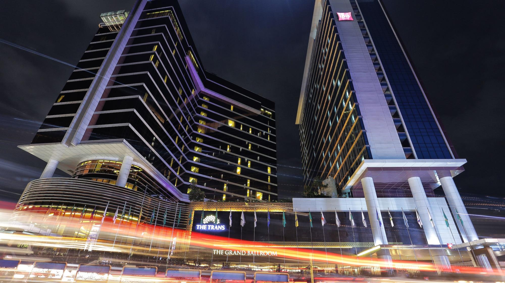 Vista Exterior The Trans Luxury Hotel