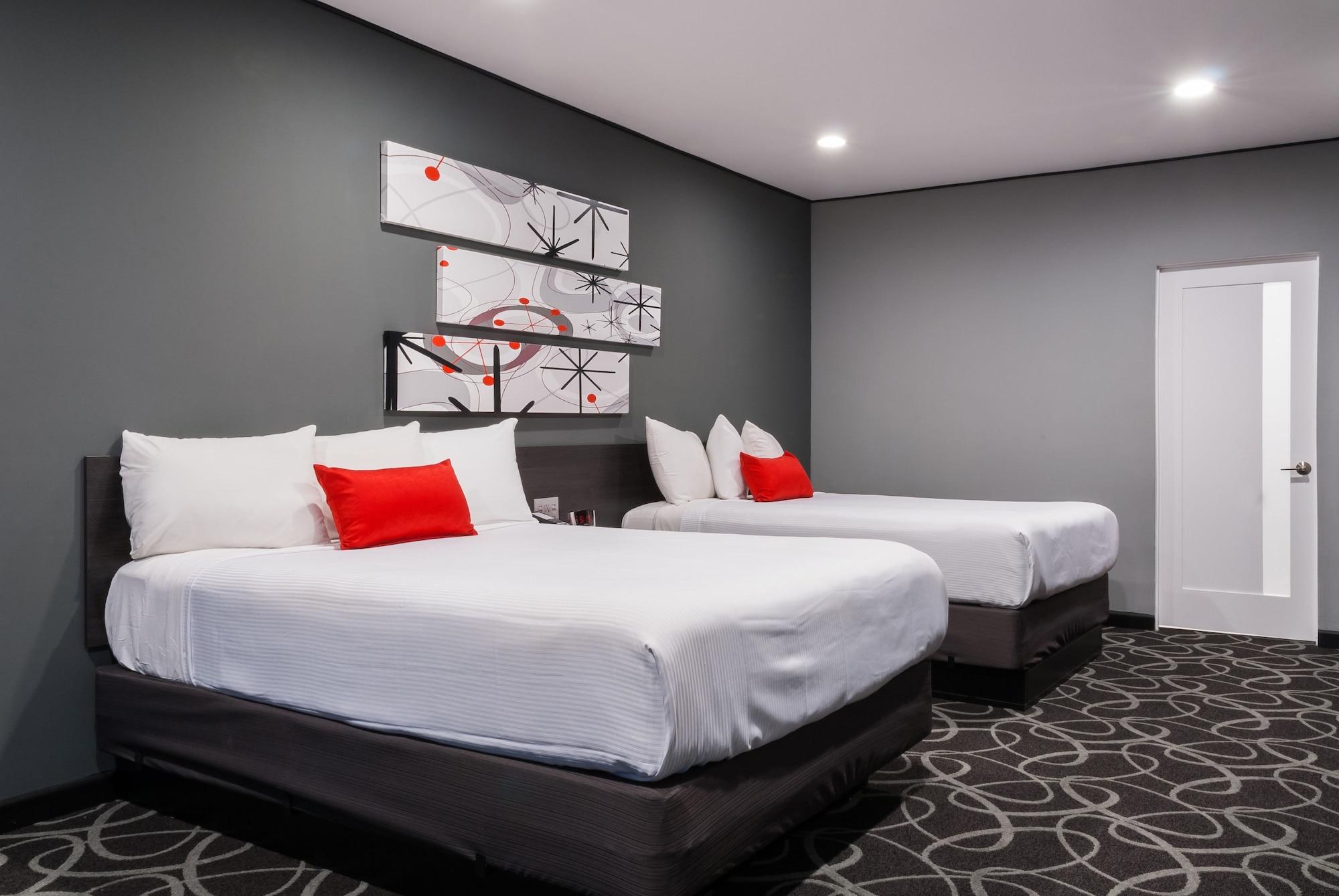 Varios Astro Pasadena Hotel