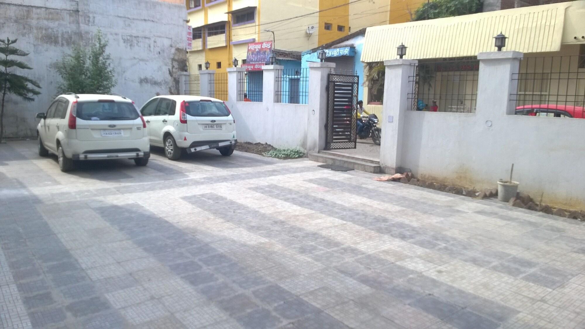 Vista Exterior Hotel Arham Inn